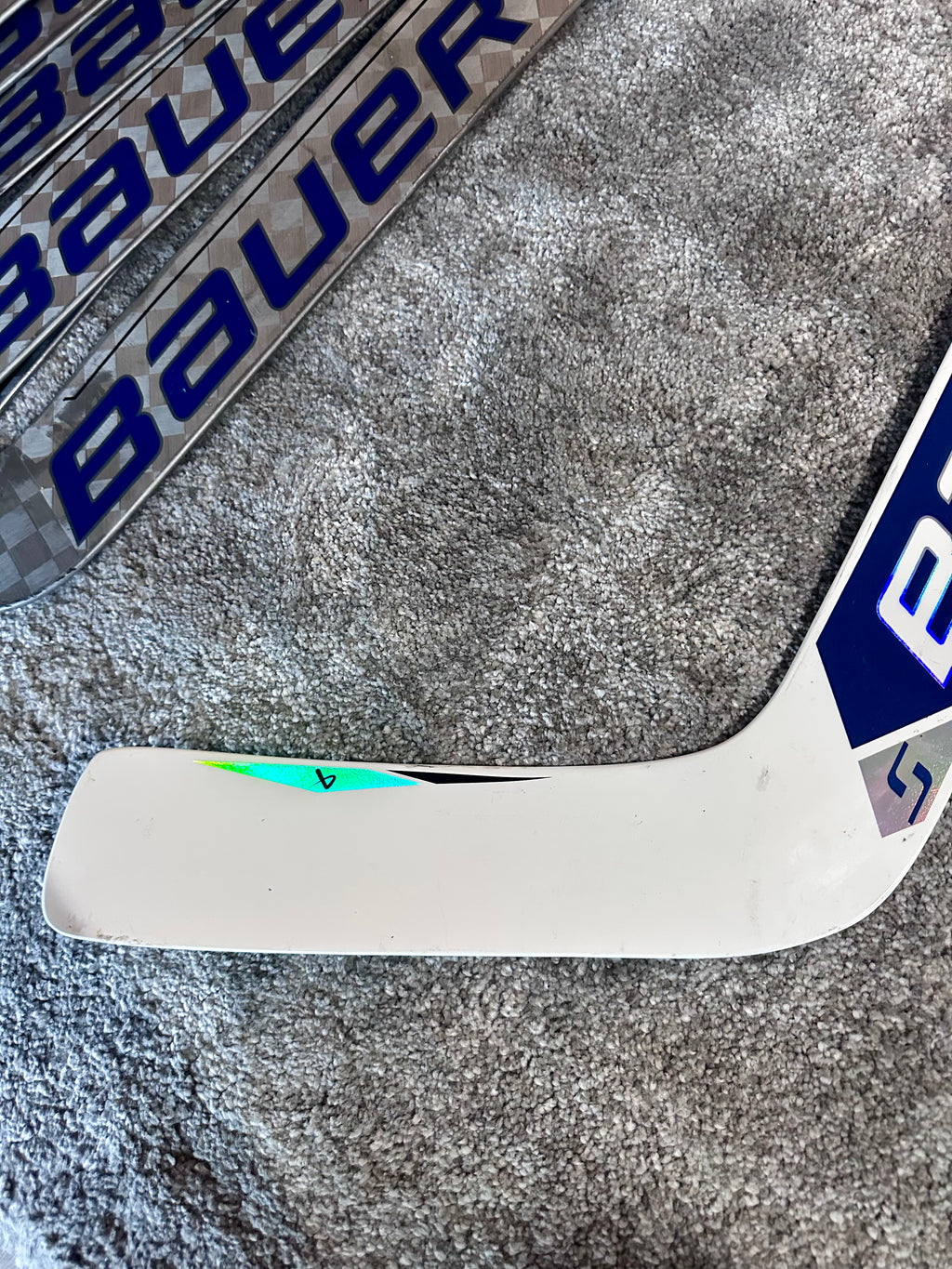 NCAA Bauer Shadow Full Right 24" White Pro Stock Goalie Stick #6