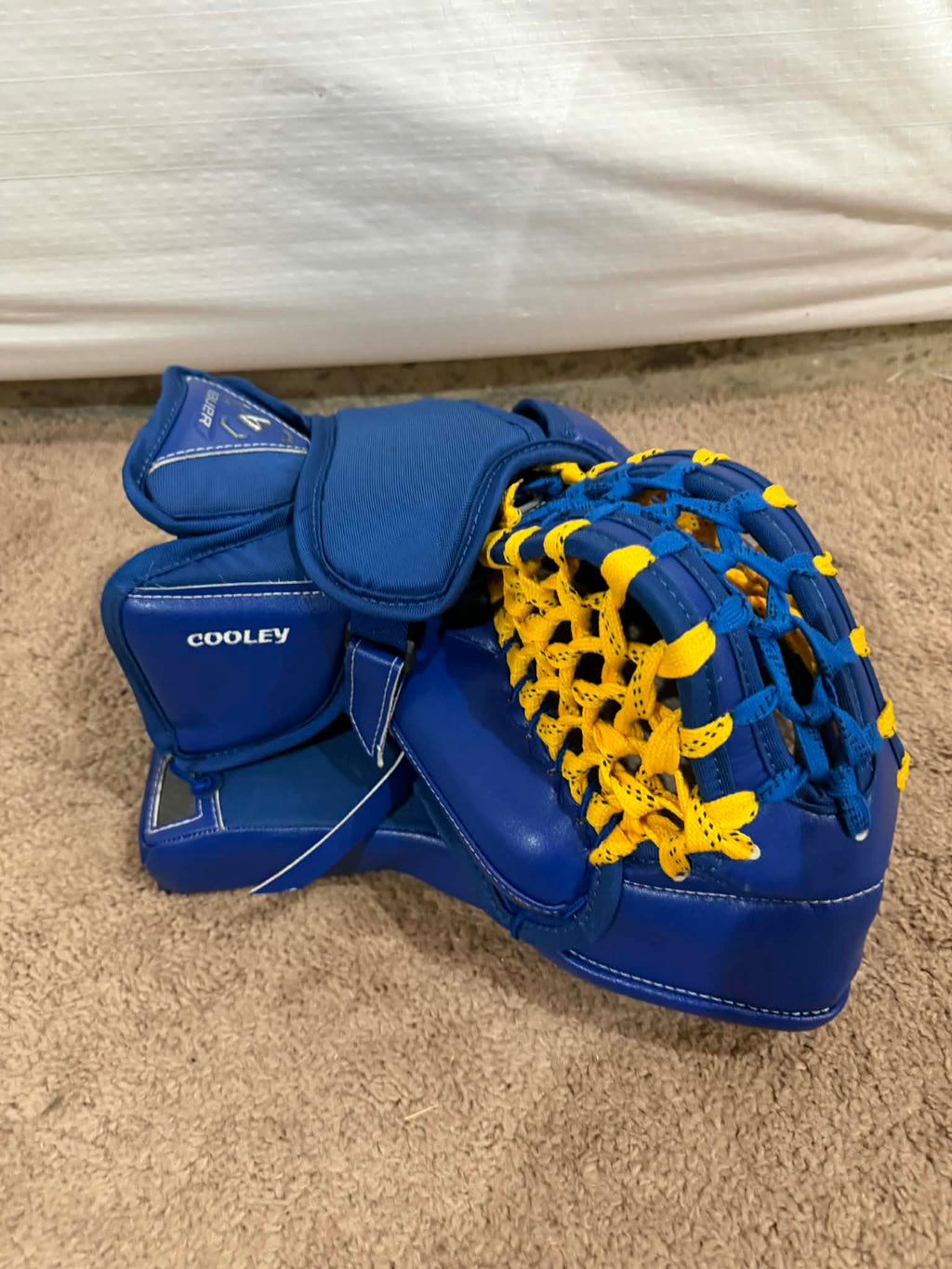 Bauer Vapor Hyperlite 2 / Mach pro stock goalie glove