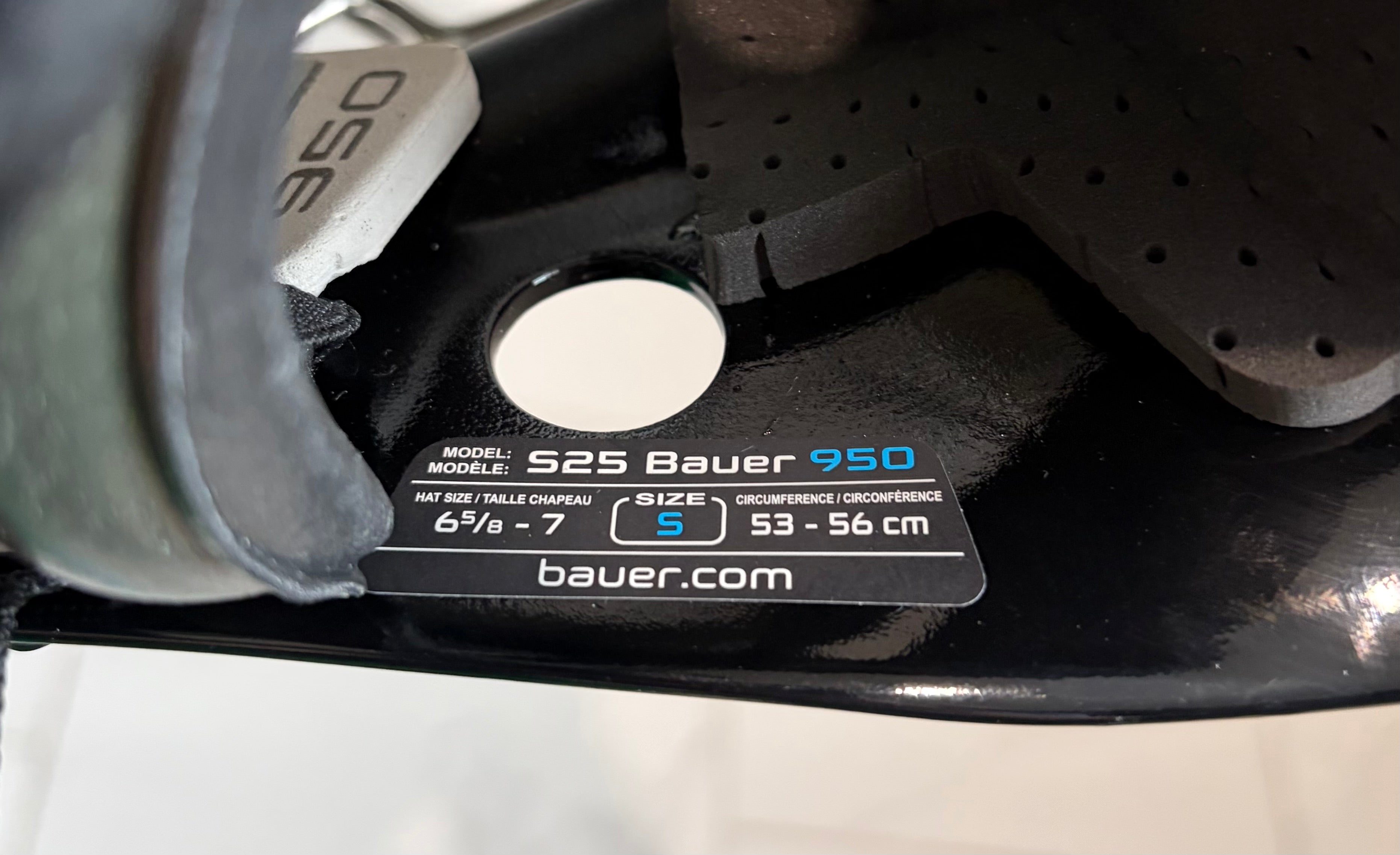 New Bauer S25 Senior 950 Goalie Mask