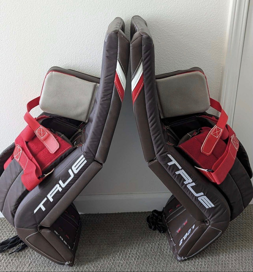 NCAA True L20.2 33+2 pro stock goalie pads and glove