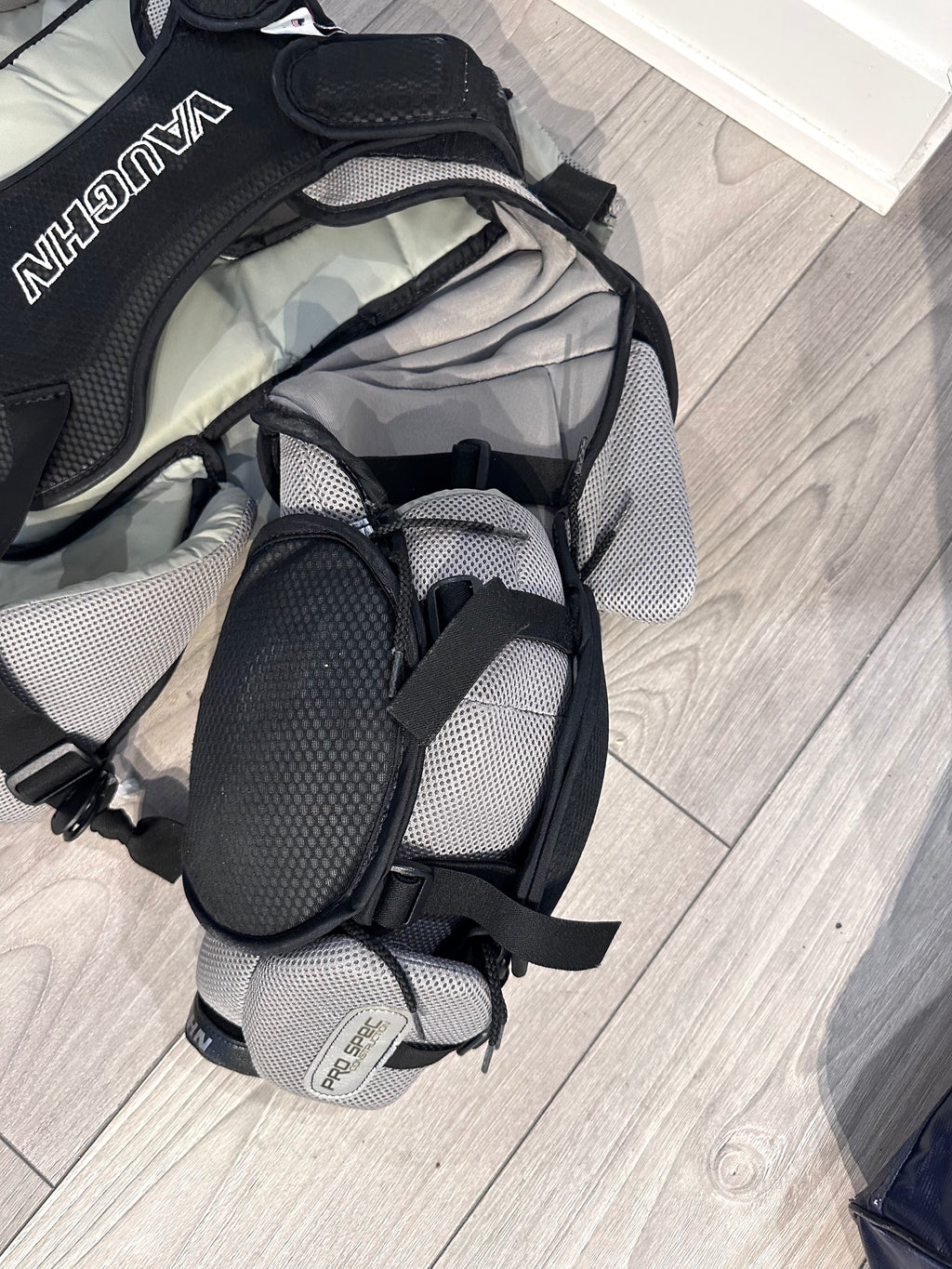 Vaughn SLR 2 Pro Carbon senior Goalie Chest Protector