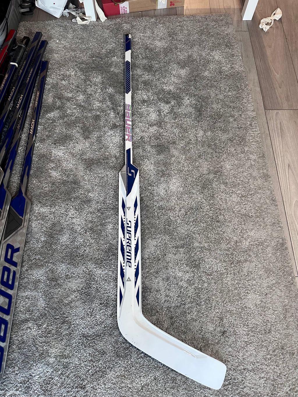NCAA Bauer Shadoe Full Right 24" White Pro Stock Goalie Stick #3