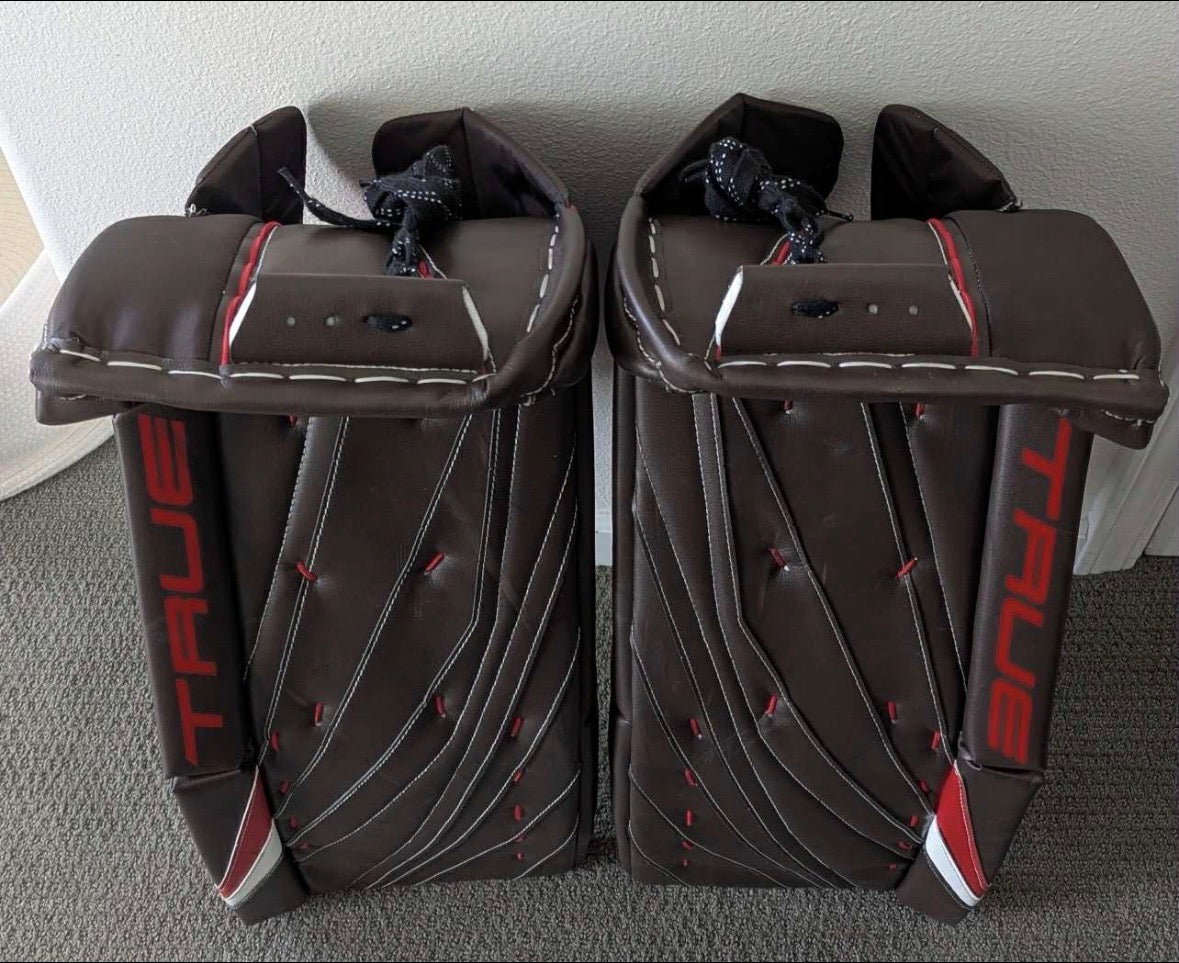 NCAA True L20.2 33+2 pro stock goalie pads and glove
