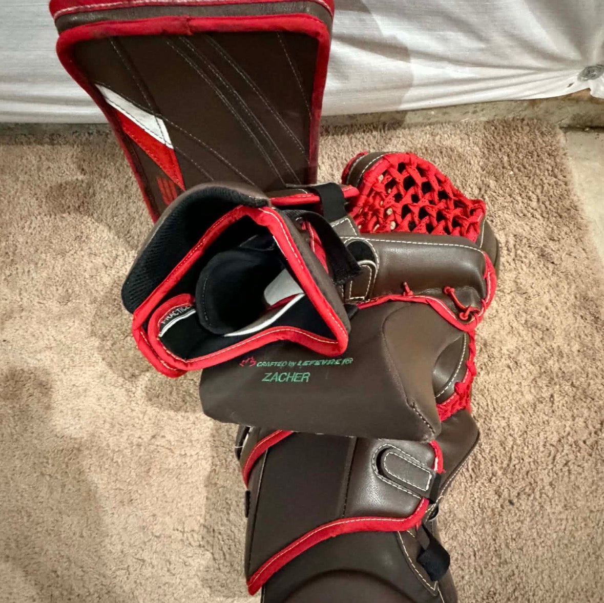 NCAA True L20.2 33+2 pro stock goalie pads and glove