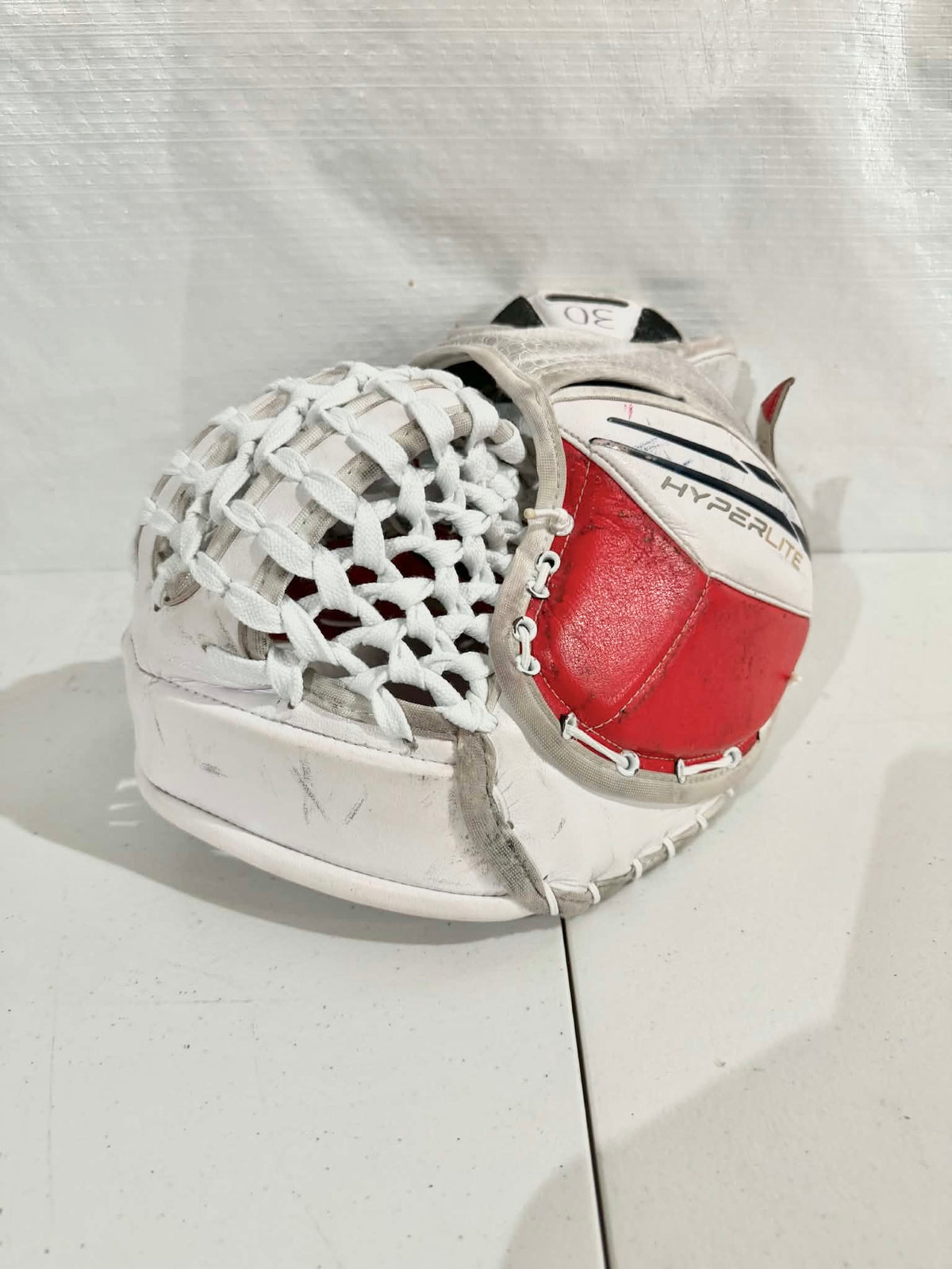 NHL return Bauer Vapor Hyperlite Regular Pro Stock goalie glove