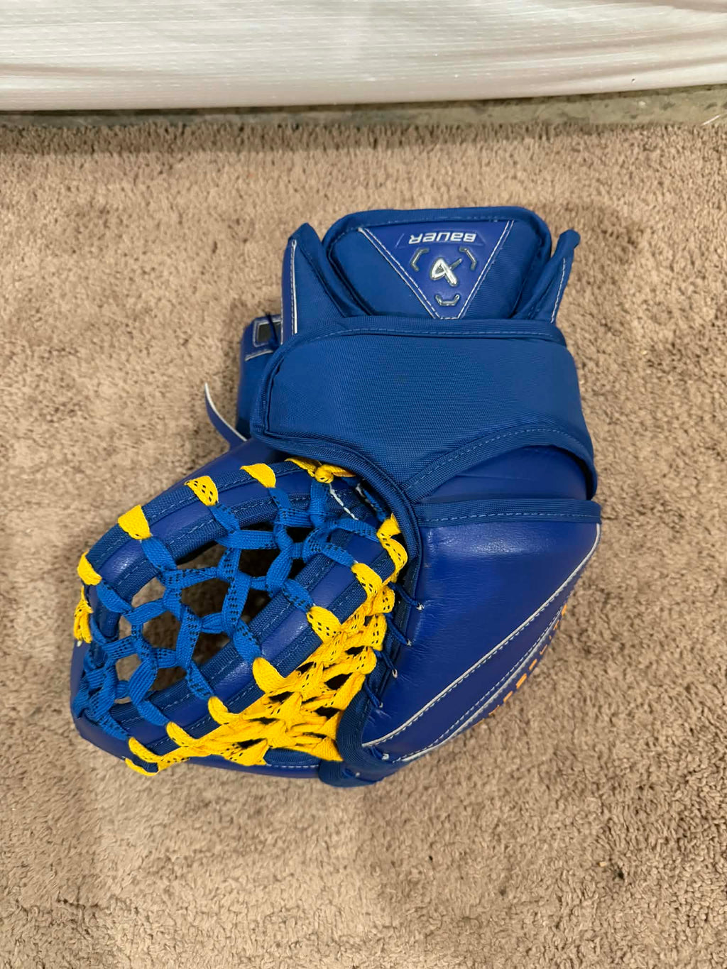 Bauer Vapor Hyperlite 2 / Mach pro stock goalie glove