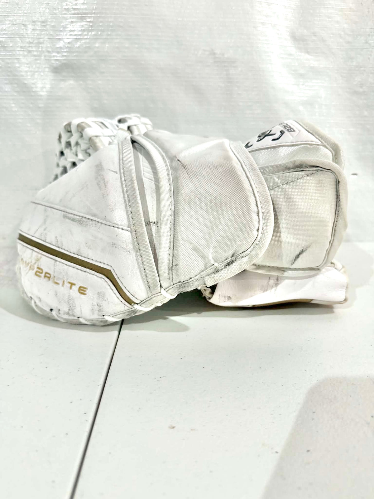 Bauer Vapor Hyperlite 2 Regular Pro Stock goalie glove