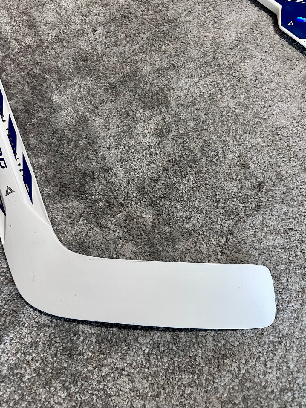 NCAA Bauer Shadow Full Right 24" White Pro Stock Goalie Stick #6