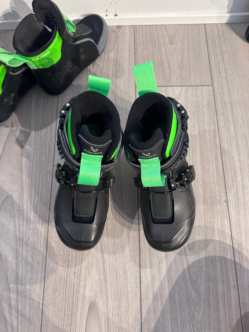 Bauer intermediate Konekt 2 goalie skates with two insoles