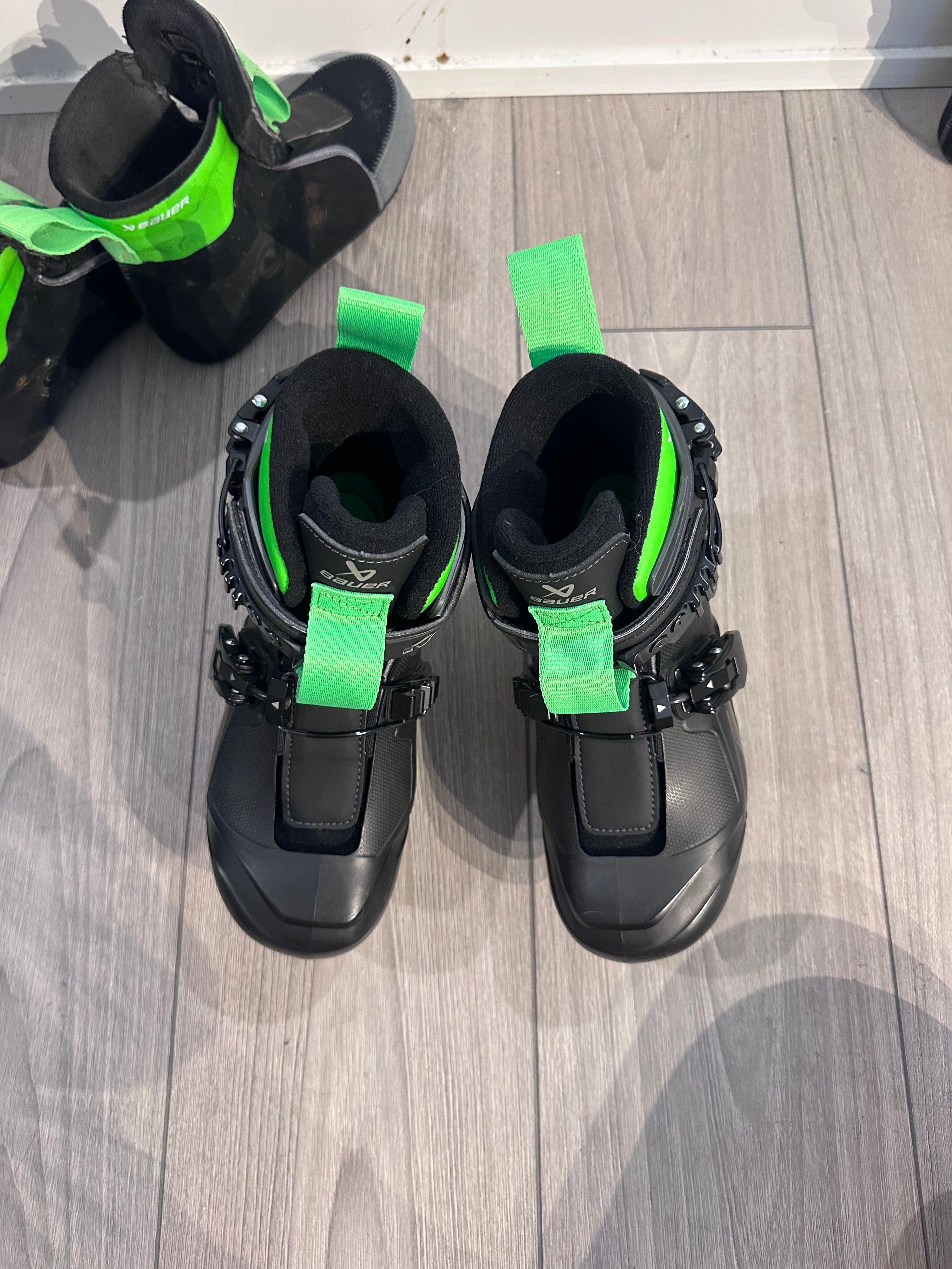 Bauer intermediate Konekt 2 goalie skates with two insoles