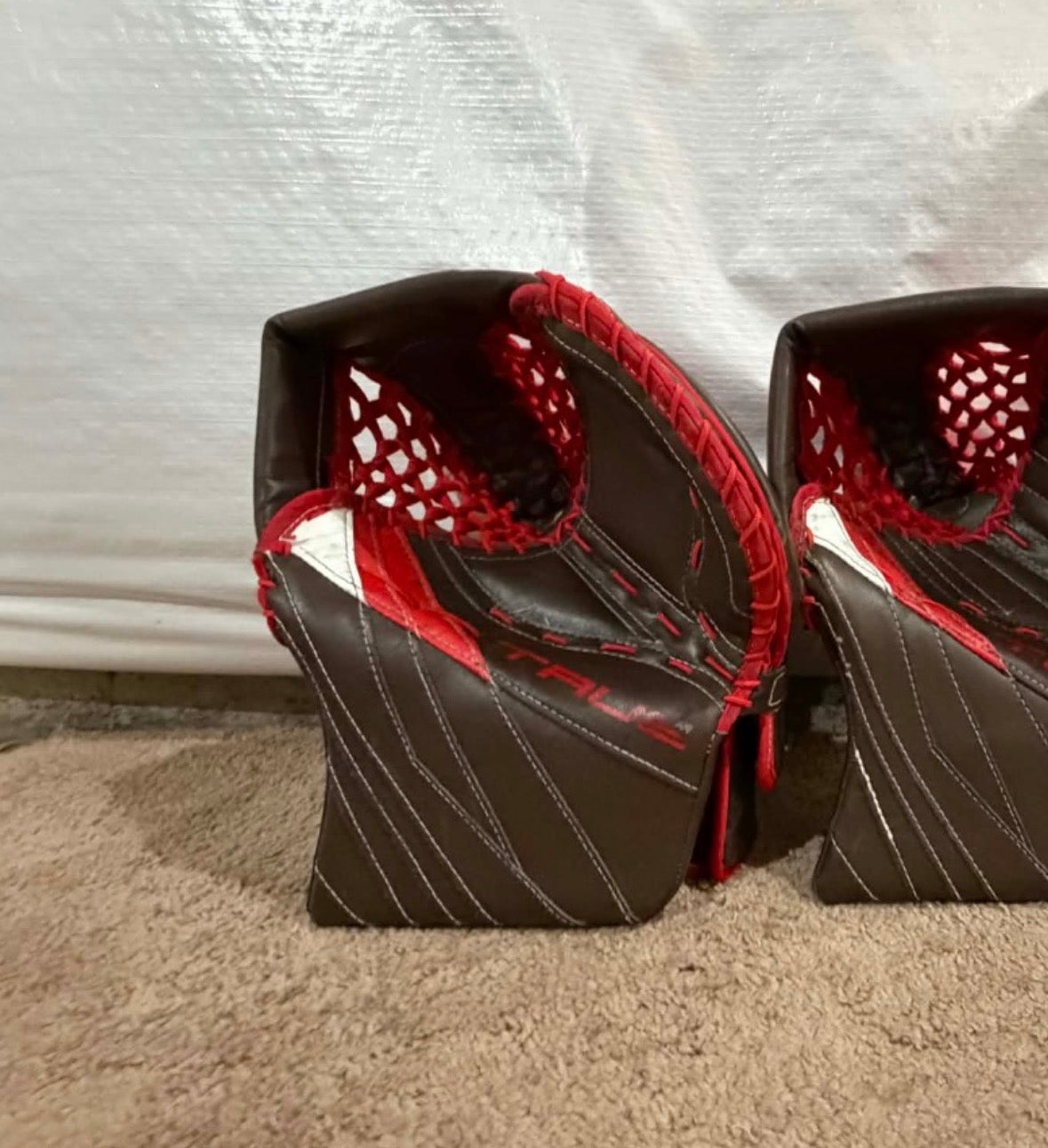 NCAA True L20.2 33+2 pro stock goalie pads and glove