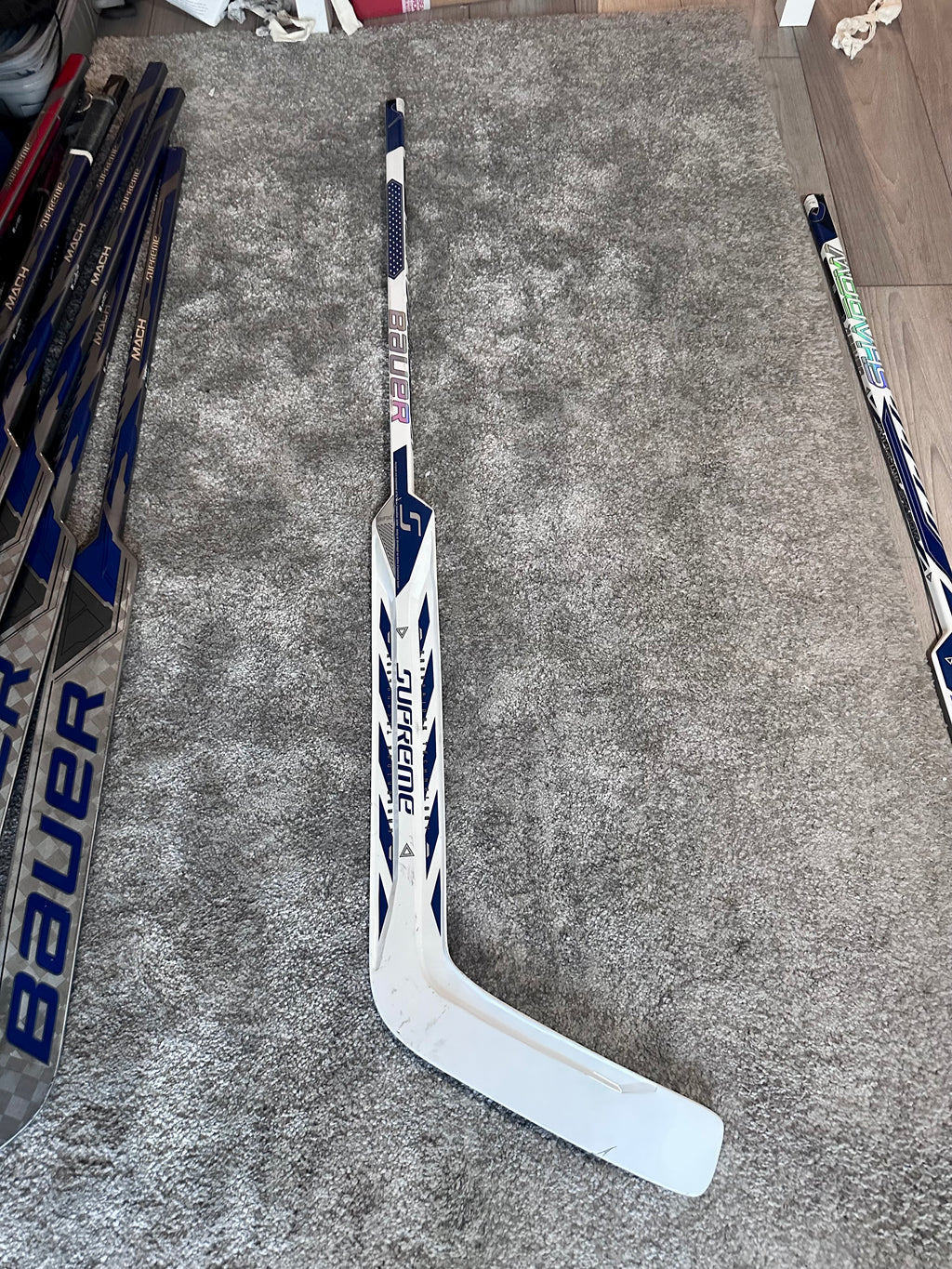 NCAA Bauer Shadow Full Right 24" White Pro Stock Goalie Stick #7