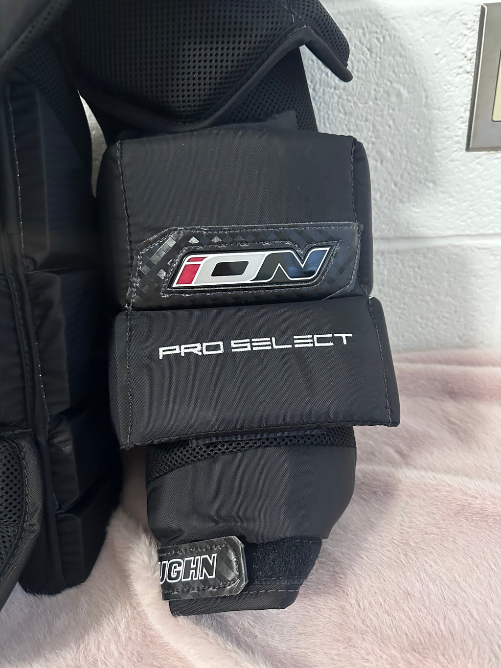 New 2026 Vaughn Ion Pro Select goalie chest protector