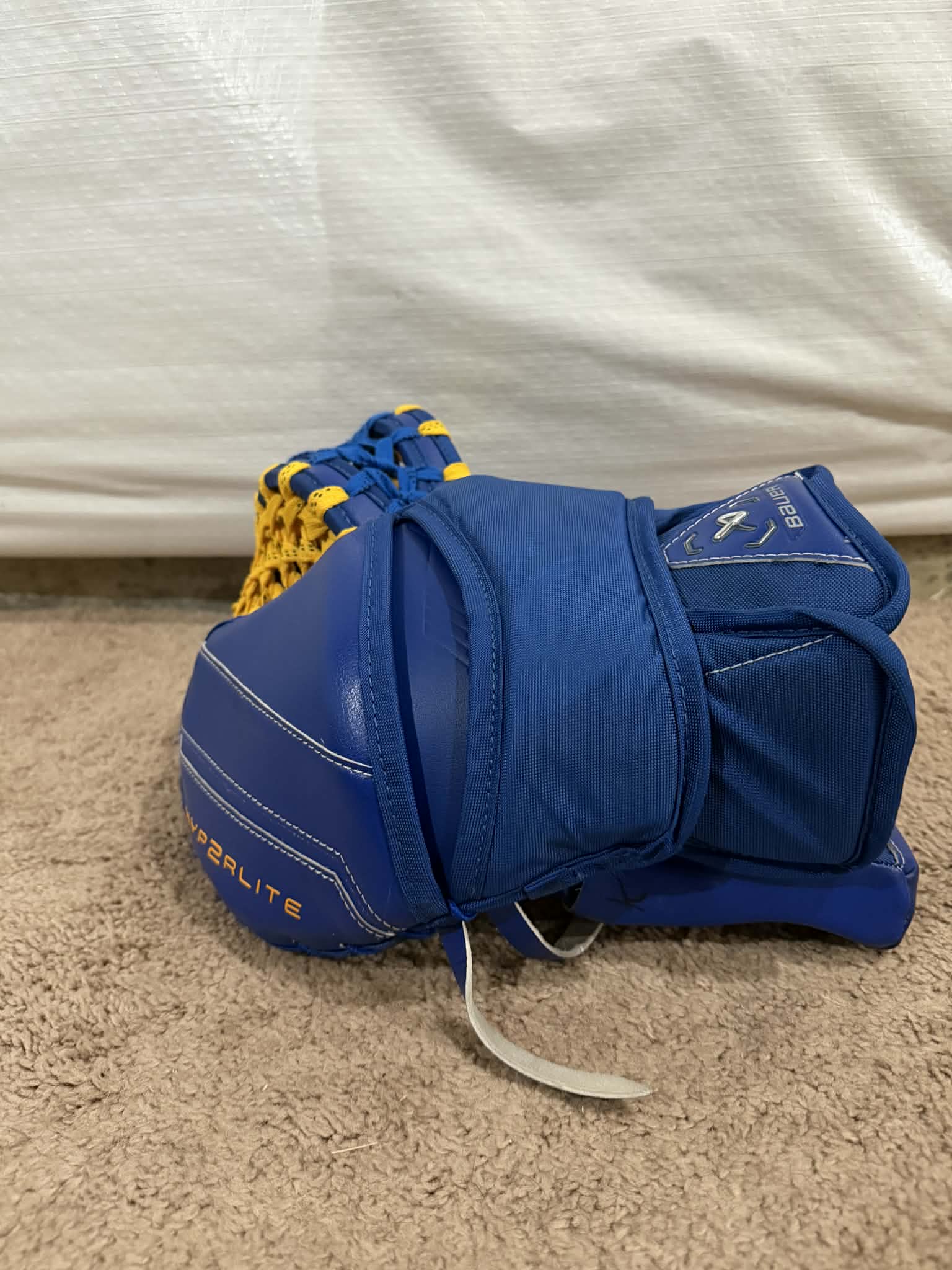 Bauer Vapor Hyperlite 2 / Mach pro stock goalie glove