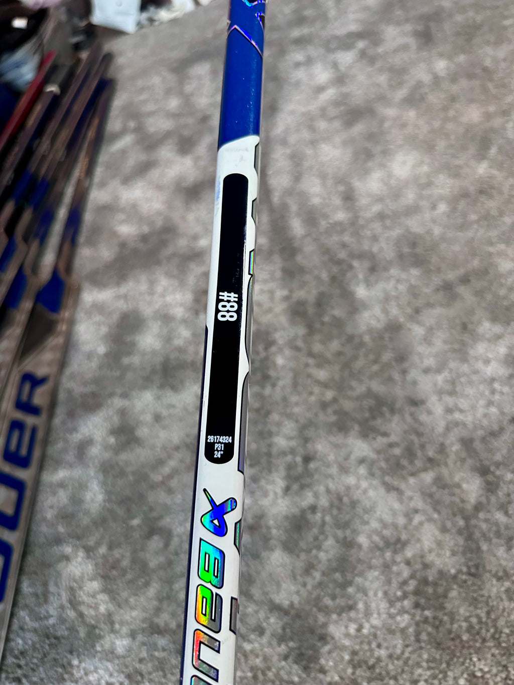 NCAA Bauer Shadow Full Right 24" White Pro Stock Goalie Stick #4