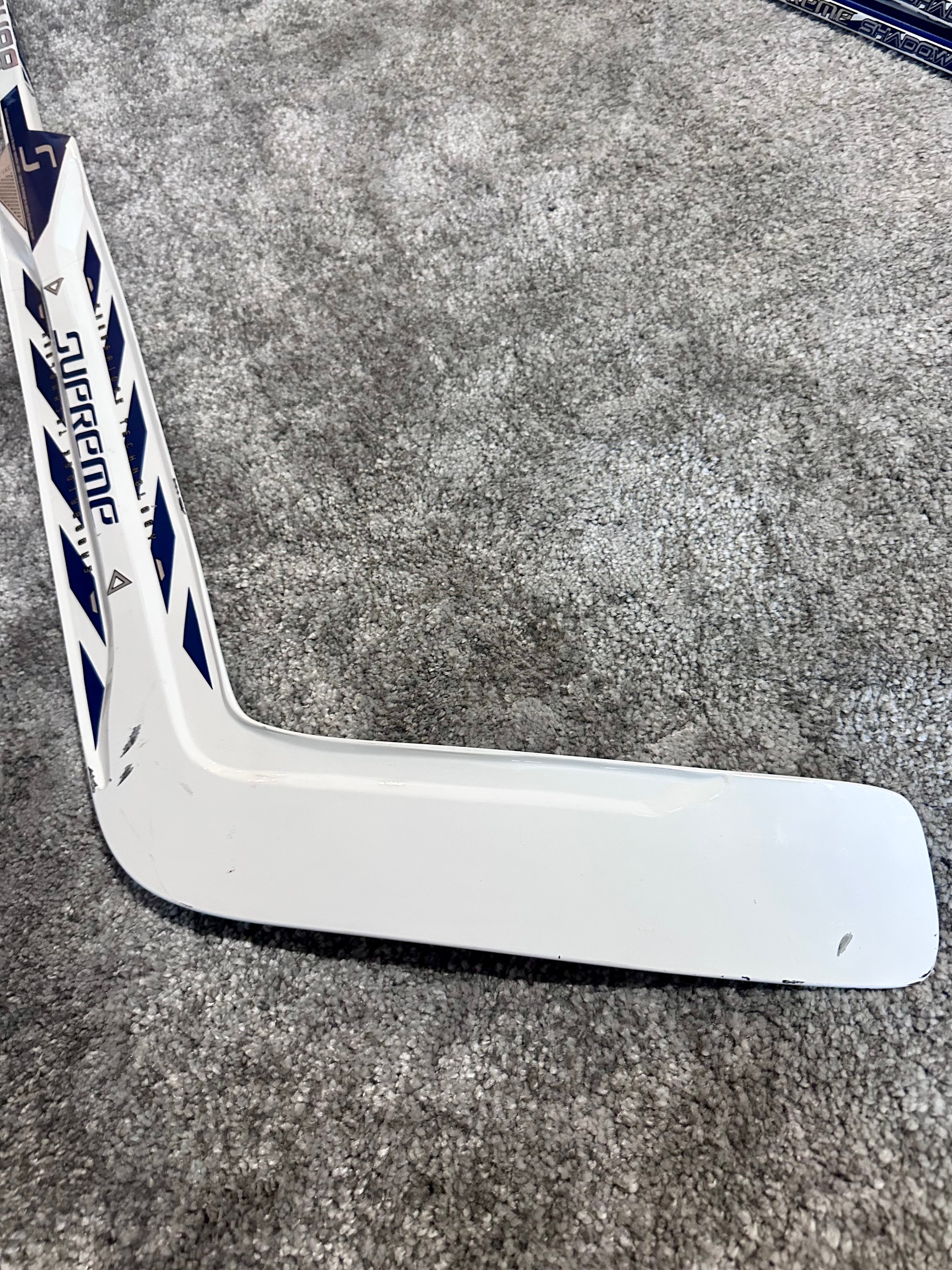 NCAA Bauer Shadow Full Right 24" White Pro Stock Goalie Stick #5