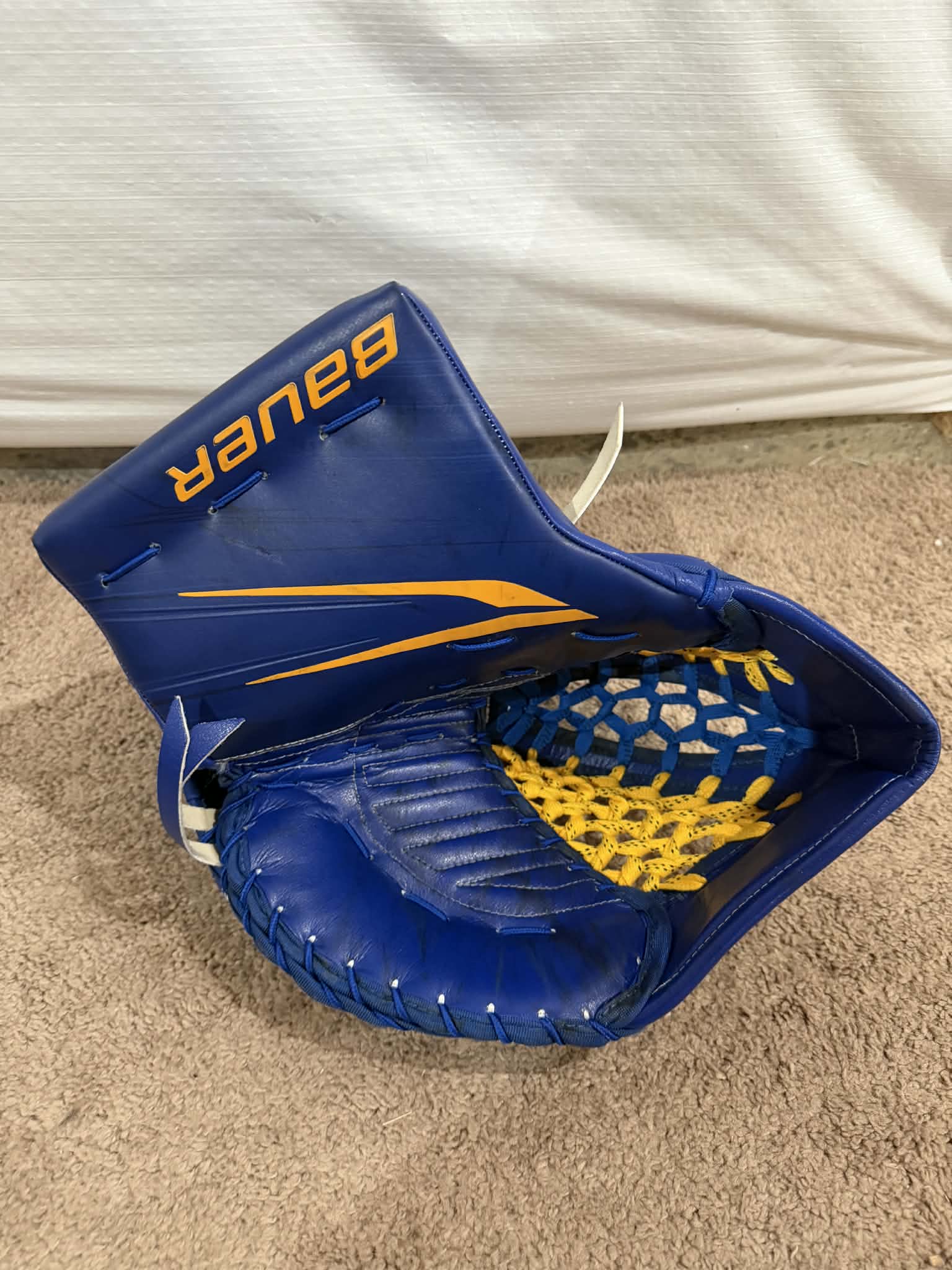 Bauer Vapor Hyperlite 2 / Mach pro stock goalie glove