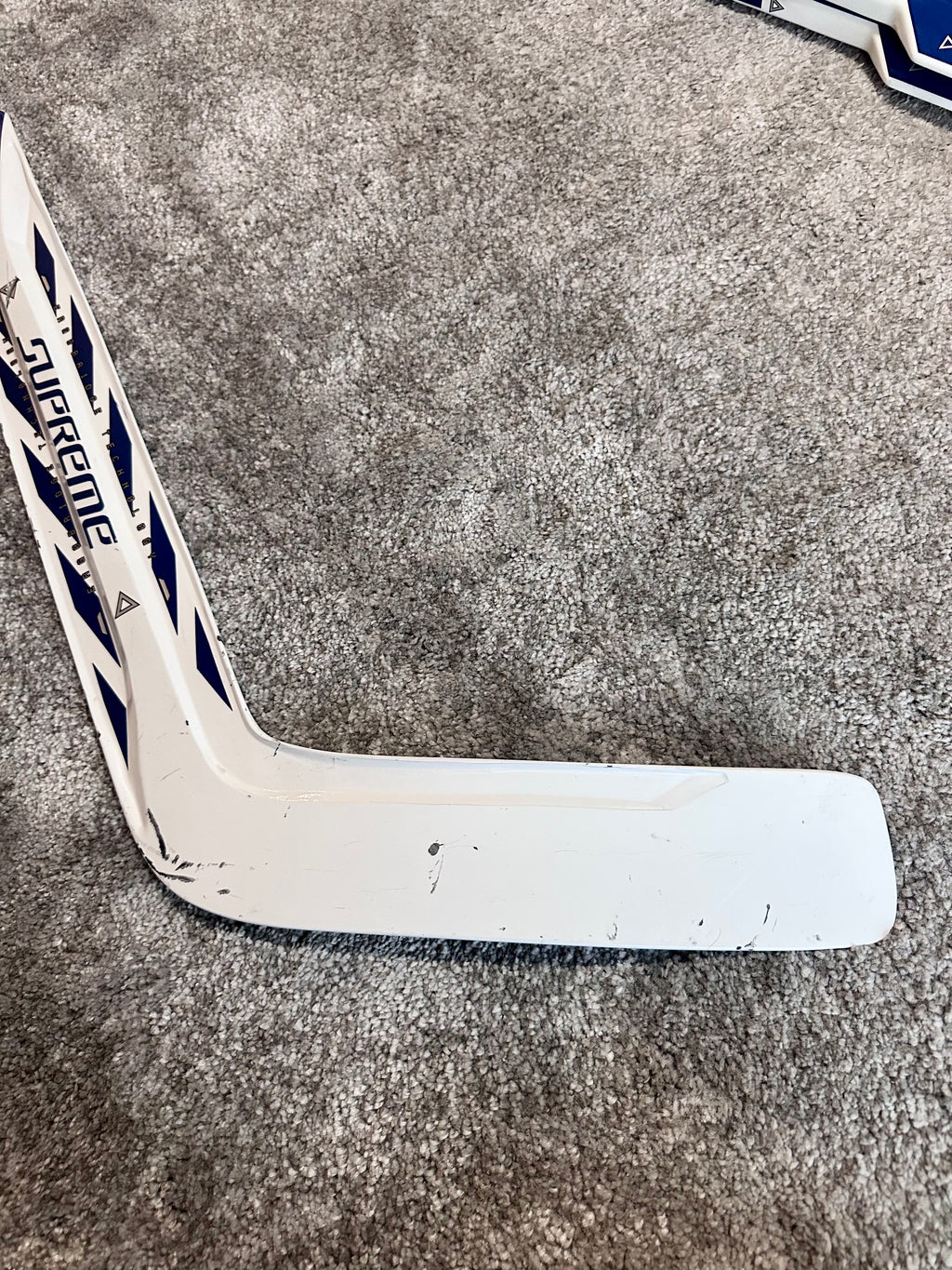 NCAA Bauer Shadow Full Right 24" White Pro Stock Goalie Stick #8