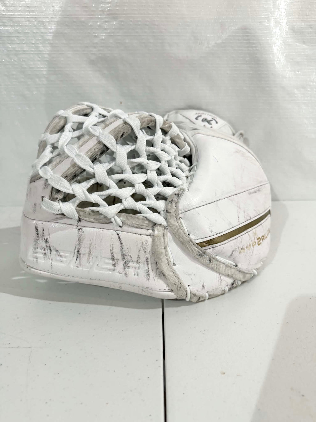 Bauer Vapor Hyperlite 2 Regular Pro Stock goalie glove