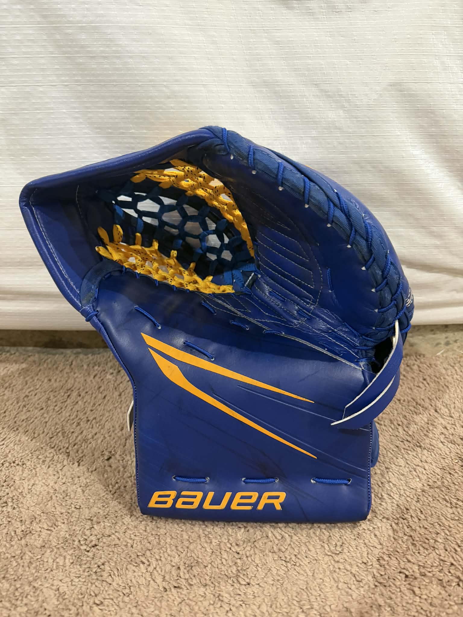 Bauer Vapor Hyperlite 2 / Mach pro stock goalie glove