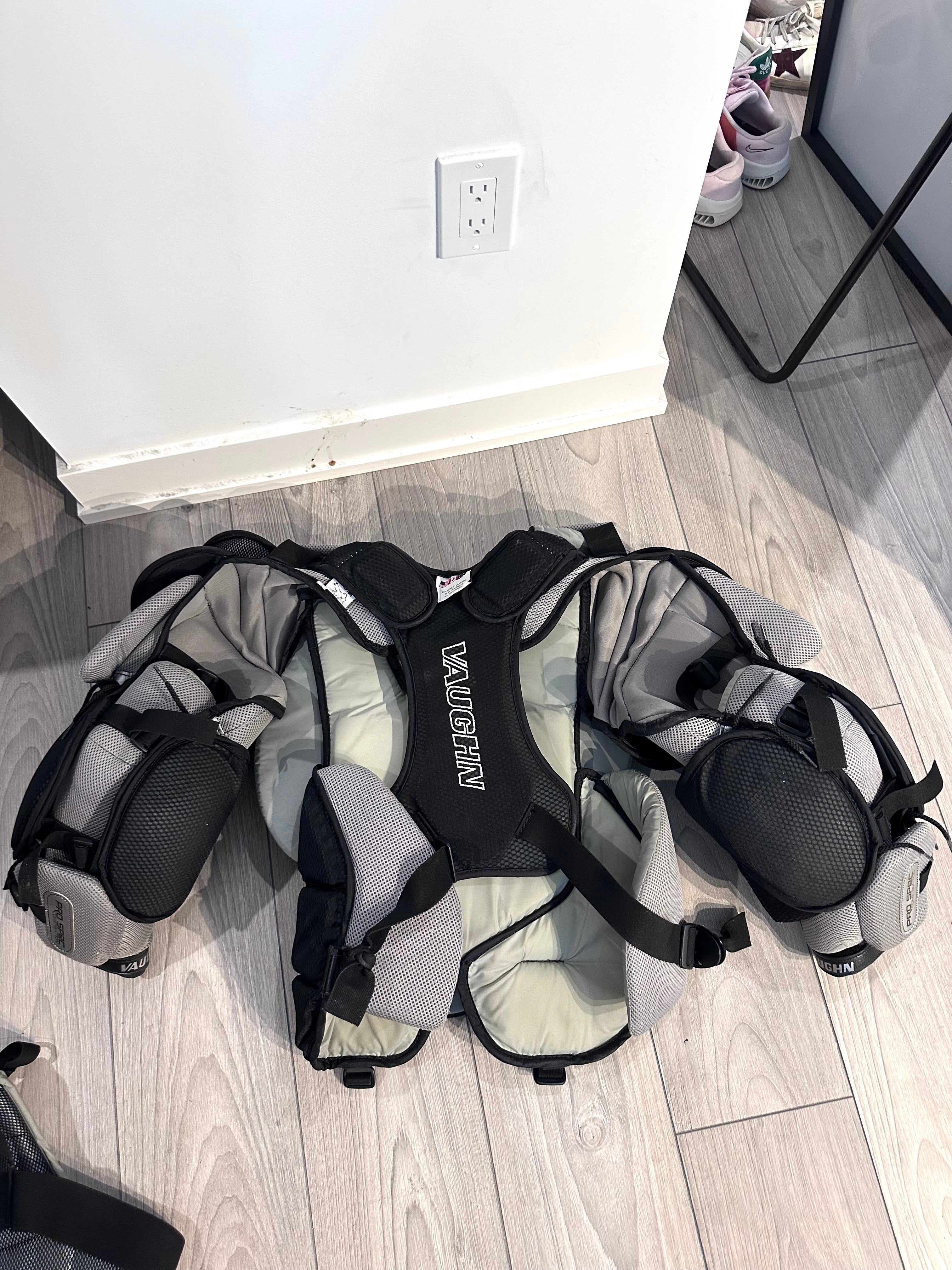 Vaughn SLR 2 Pro Carbon senior Goalie Chest Protector