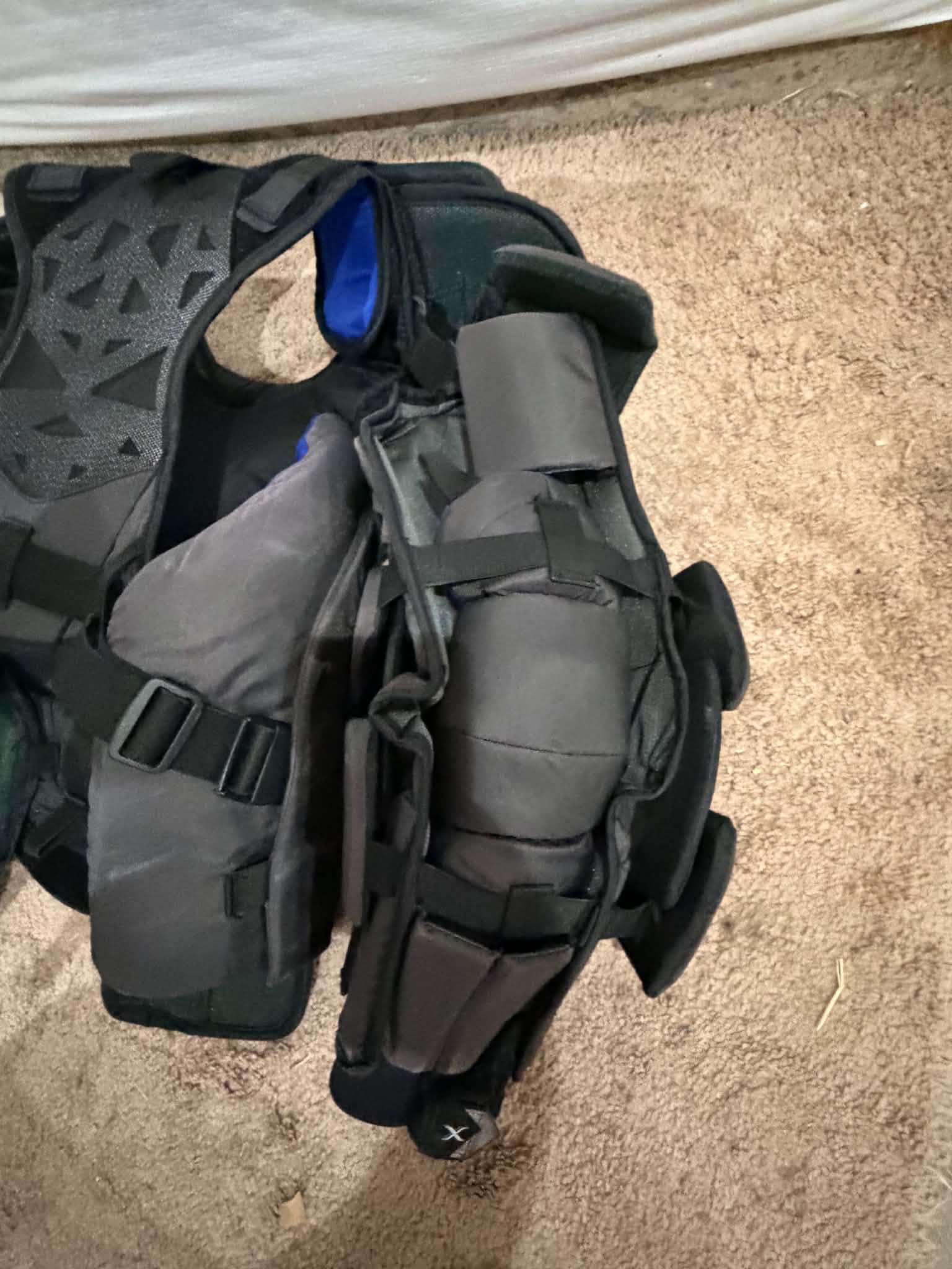 Bauer Flylite pro senior goalie chest protector