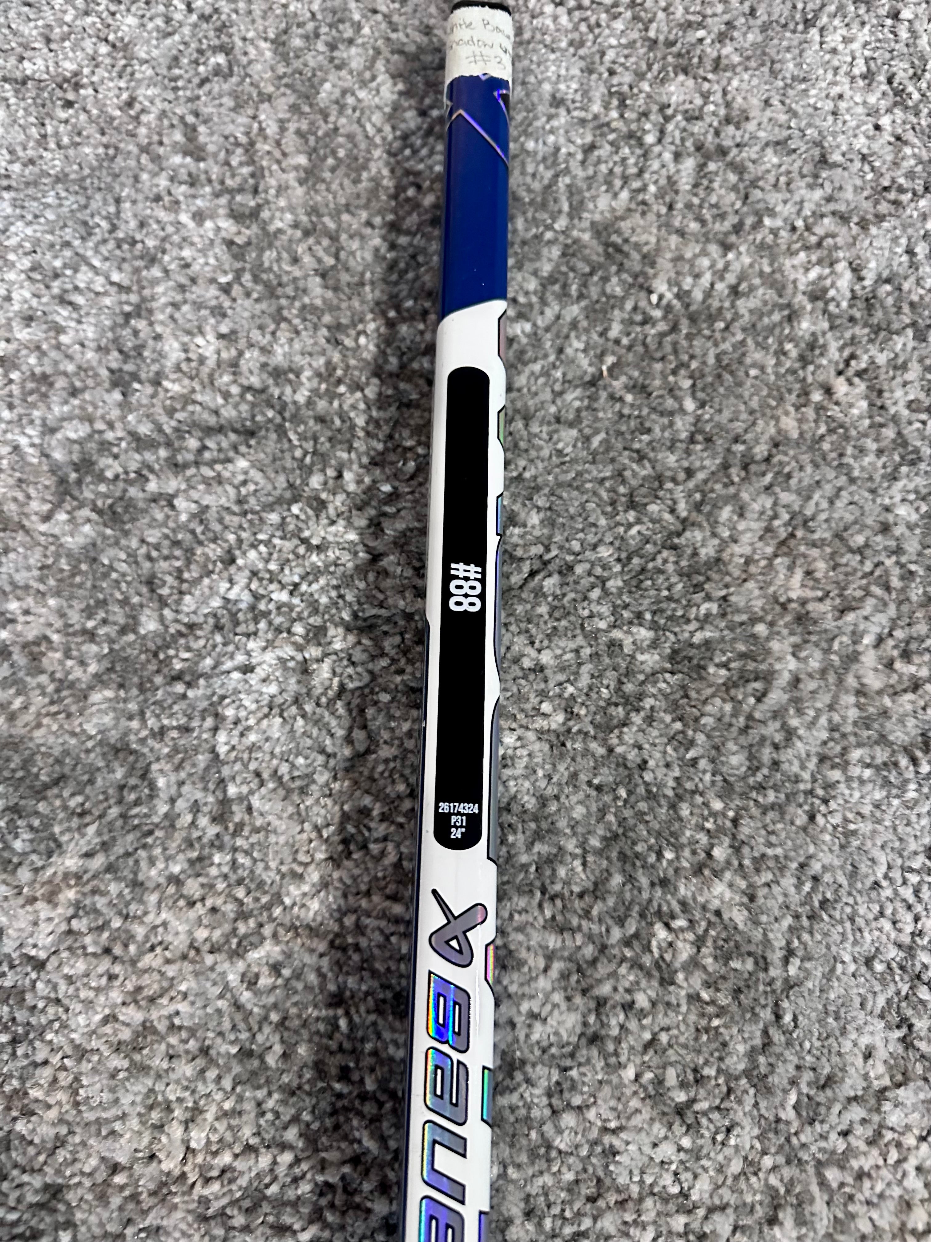 NCAA Bauer Shadoe Full Right 24" White Pro Stock Goalie Stick #3