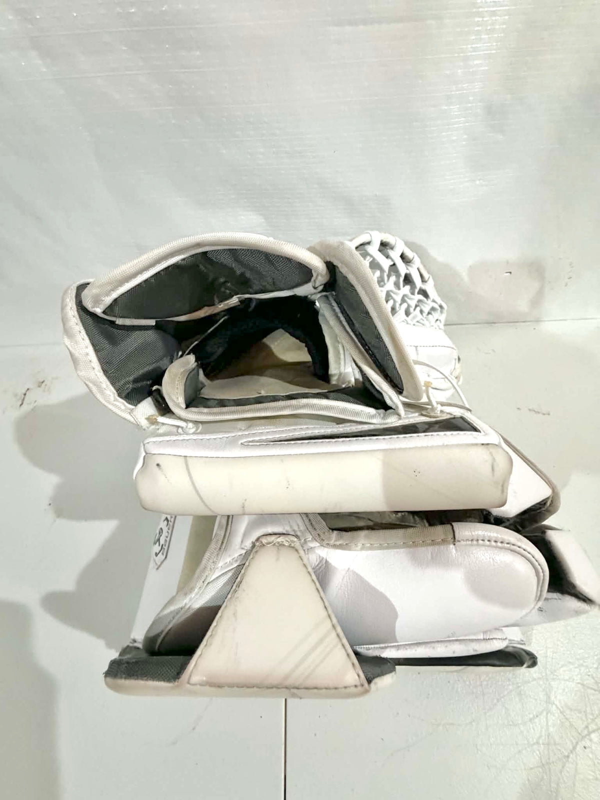 Bauer Hyperlite 2/Mach Regular 35+1 Goalie Pro stock Full Set