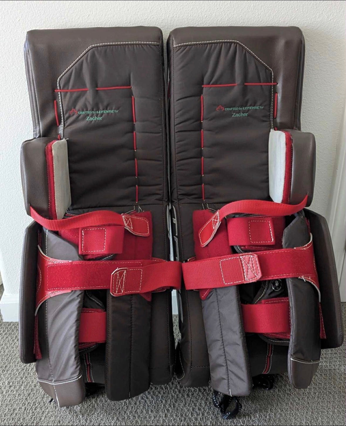 NCAA True L20.2 33+2 pro stock goalie pads and glove