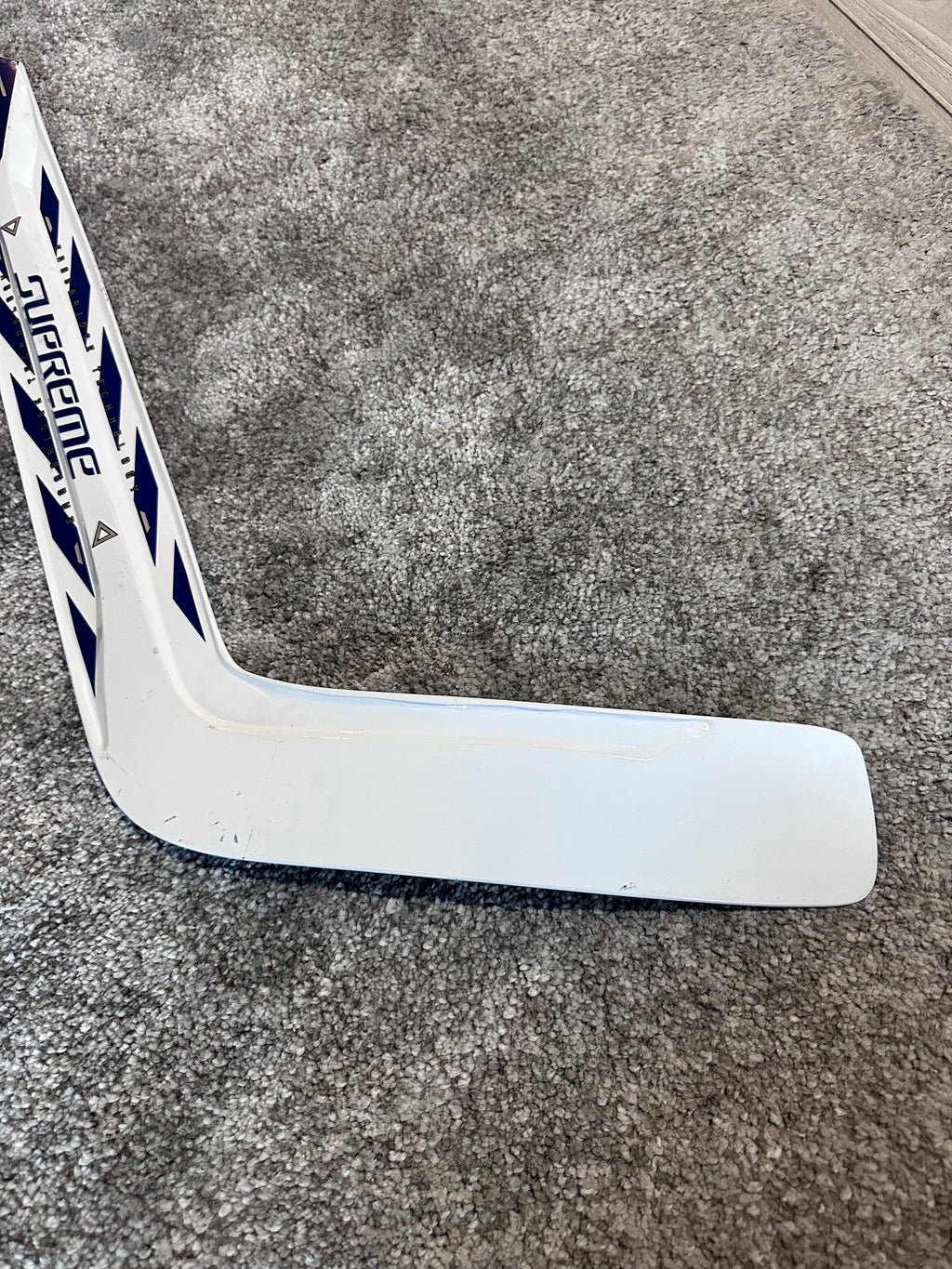 NCAA Bauer Shadoe Full Right 24" White Pro Stock Goalie Stick #3