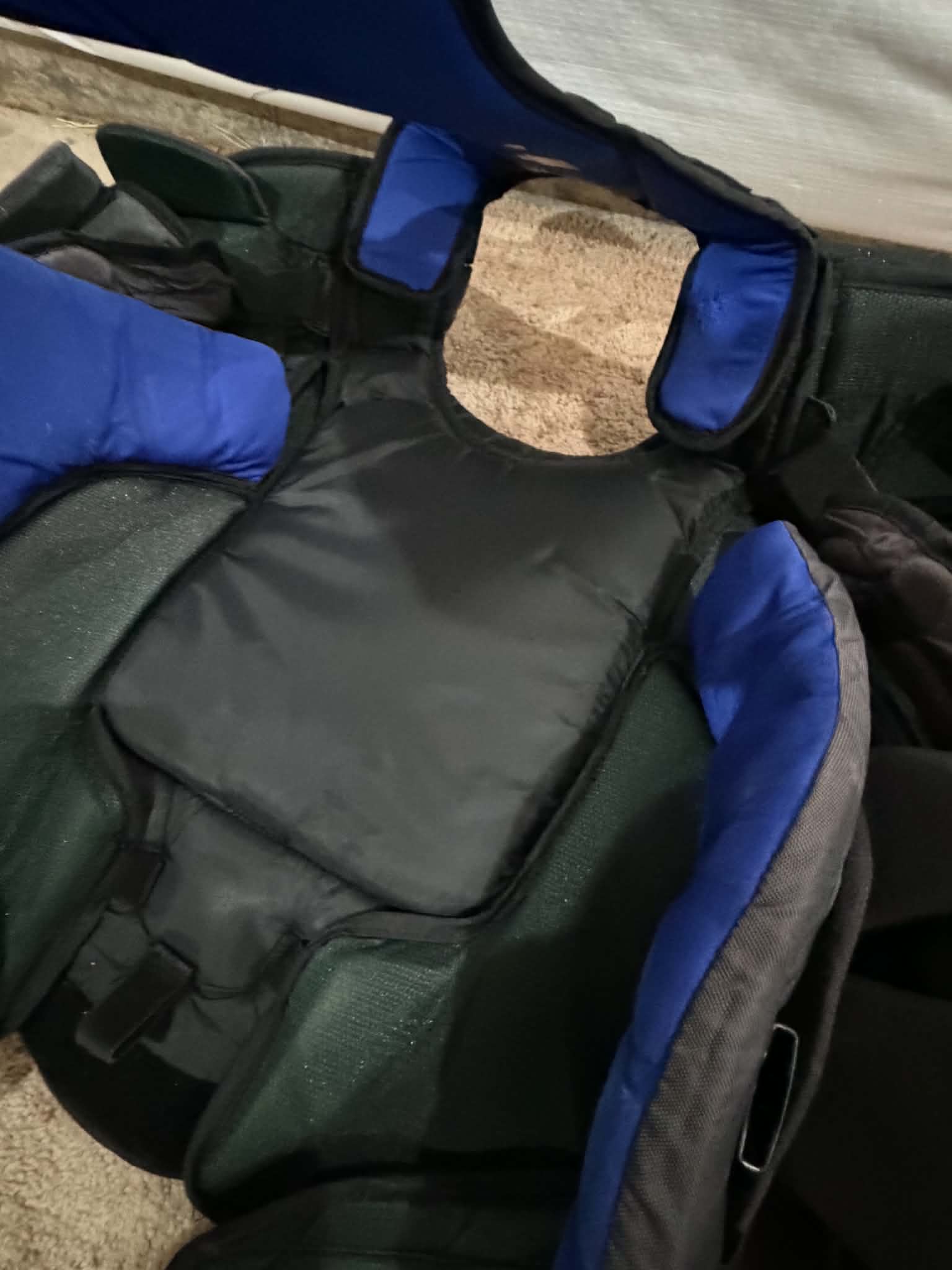 Bauer Flylite pro senior goalie chest protector