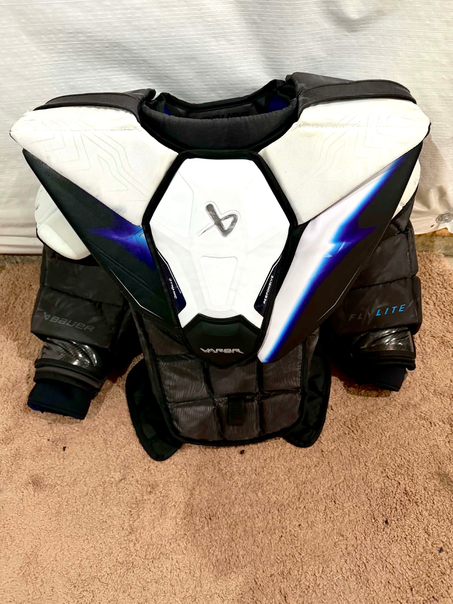 Bauer Flylite pro senior goalie chest protector