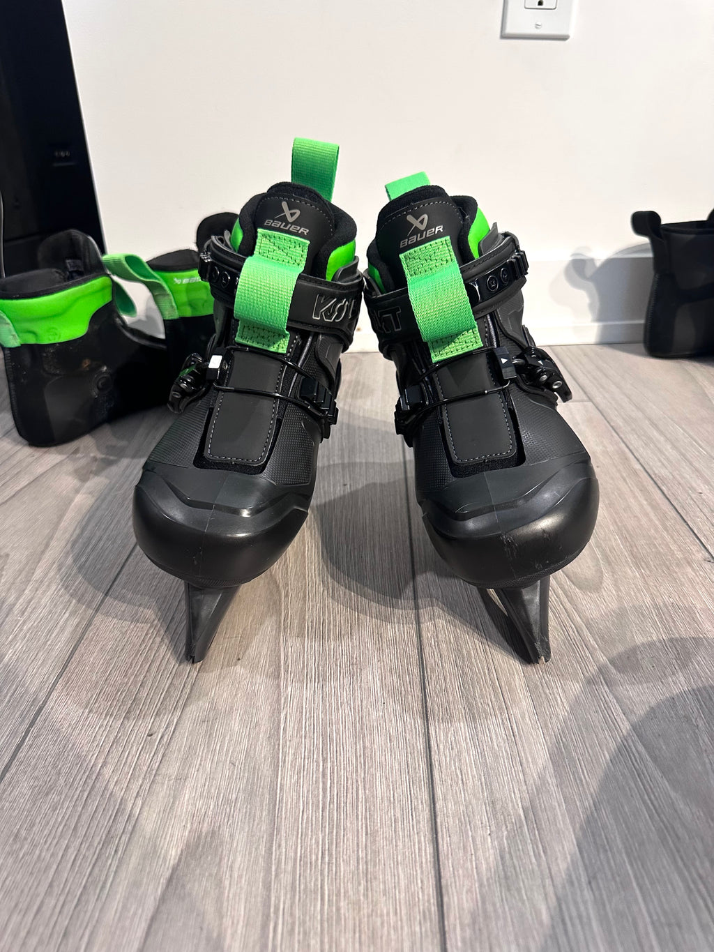 Bauer intermediate Konekt 2 goalie skates with two insoles