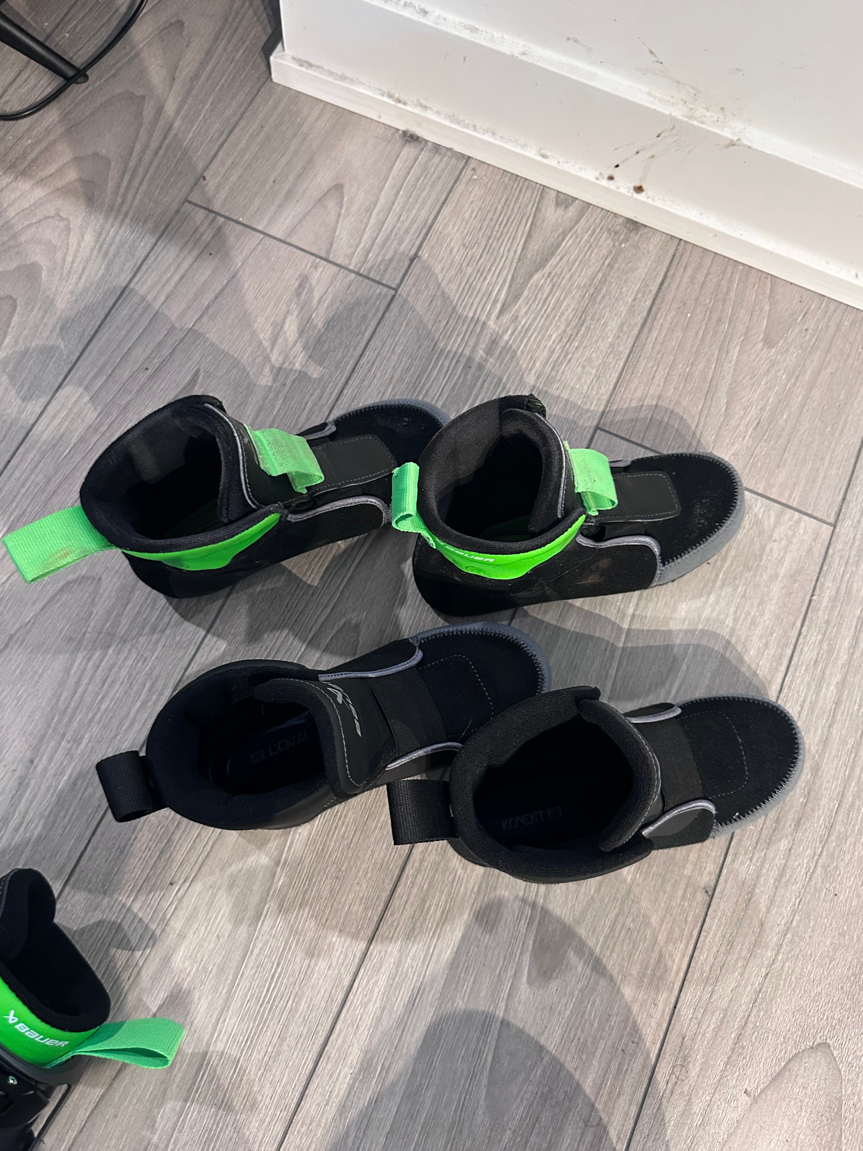Bauer intermediate Konekt 2 goalie skates with two insoles