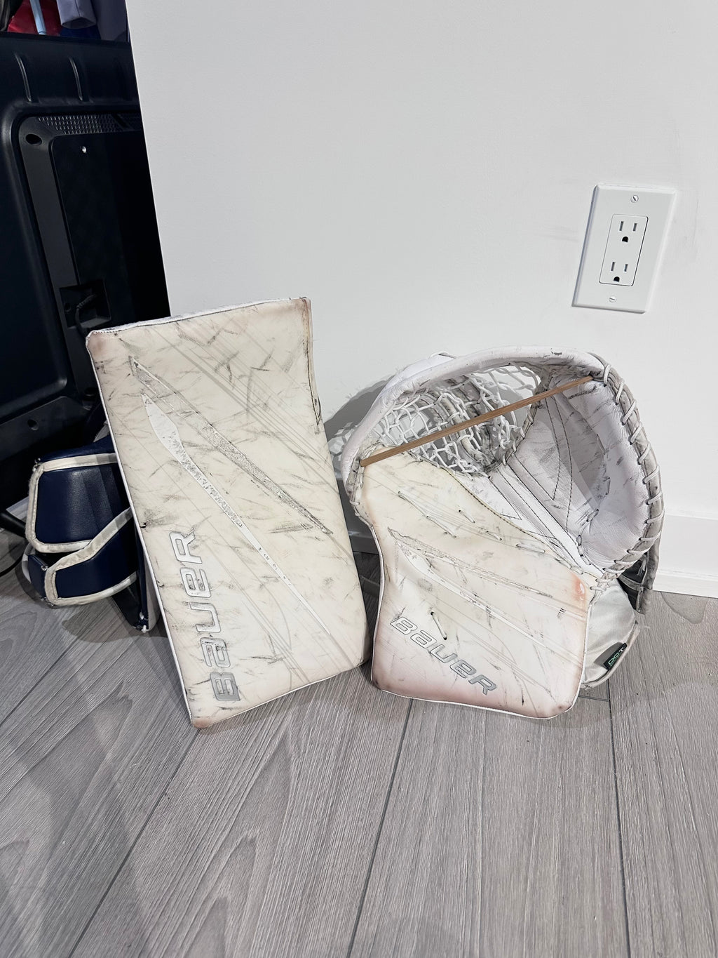 Bauer Hyperlite 2 / Mach White Pro Stock Goalie Full Set