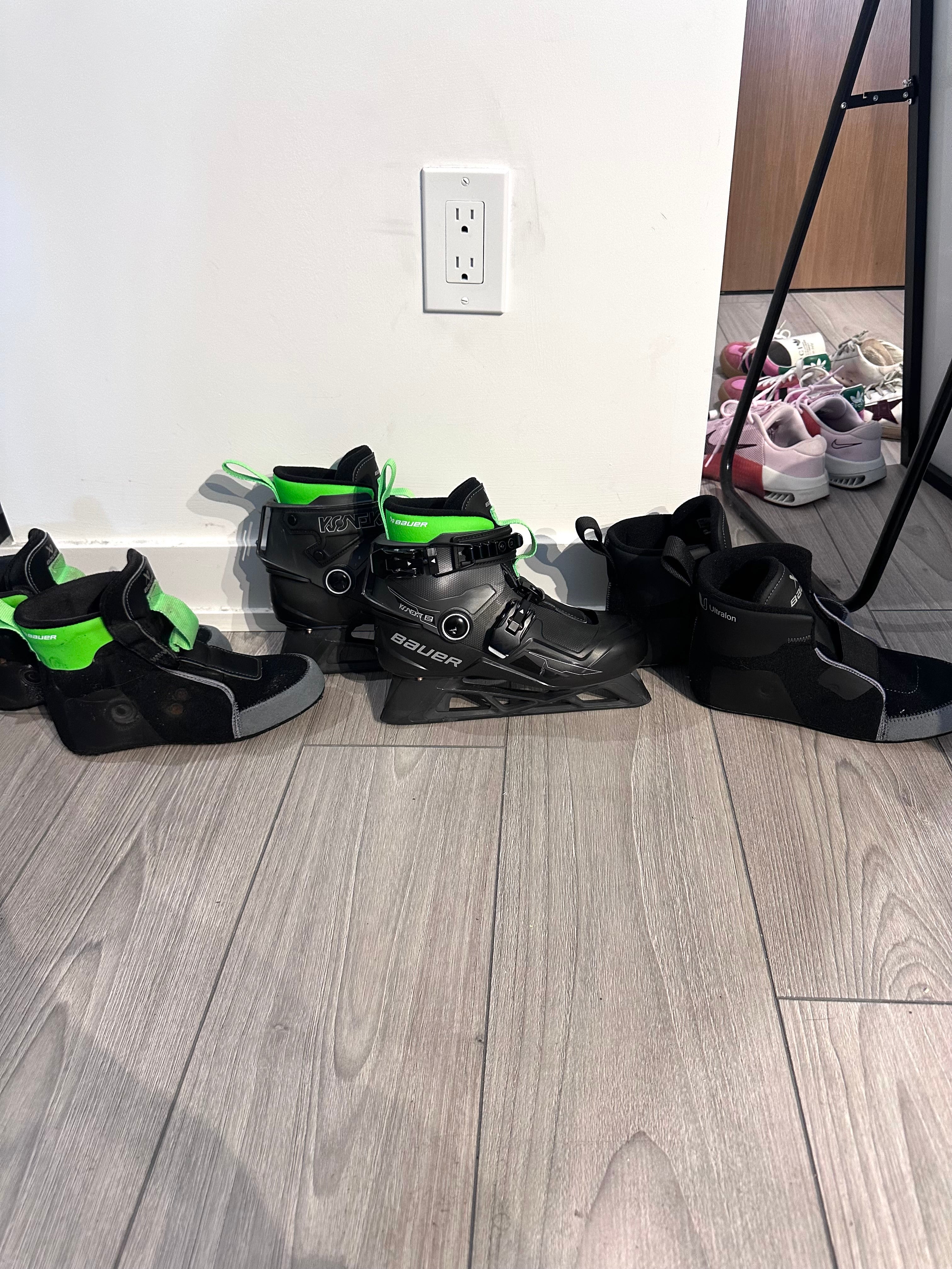 Bauer intermediate Konekt 2 goalie skates with two insoles