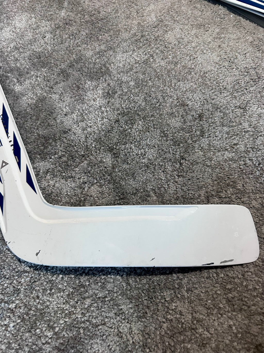 NCAA Bauer Shadow Full Right 24" White Pro Stock Goalie Stick #4