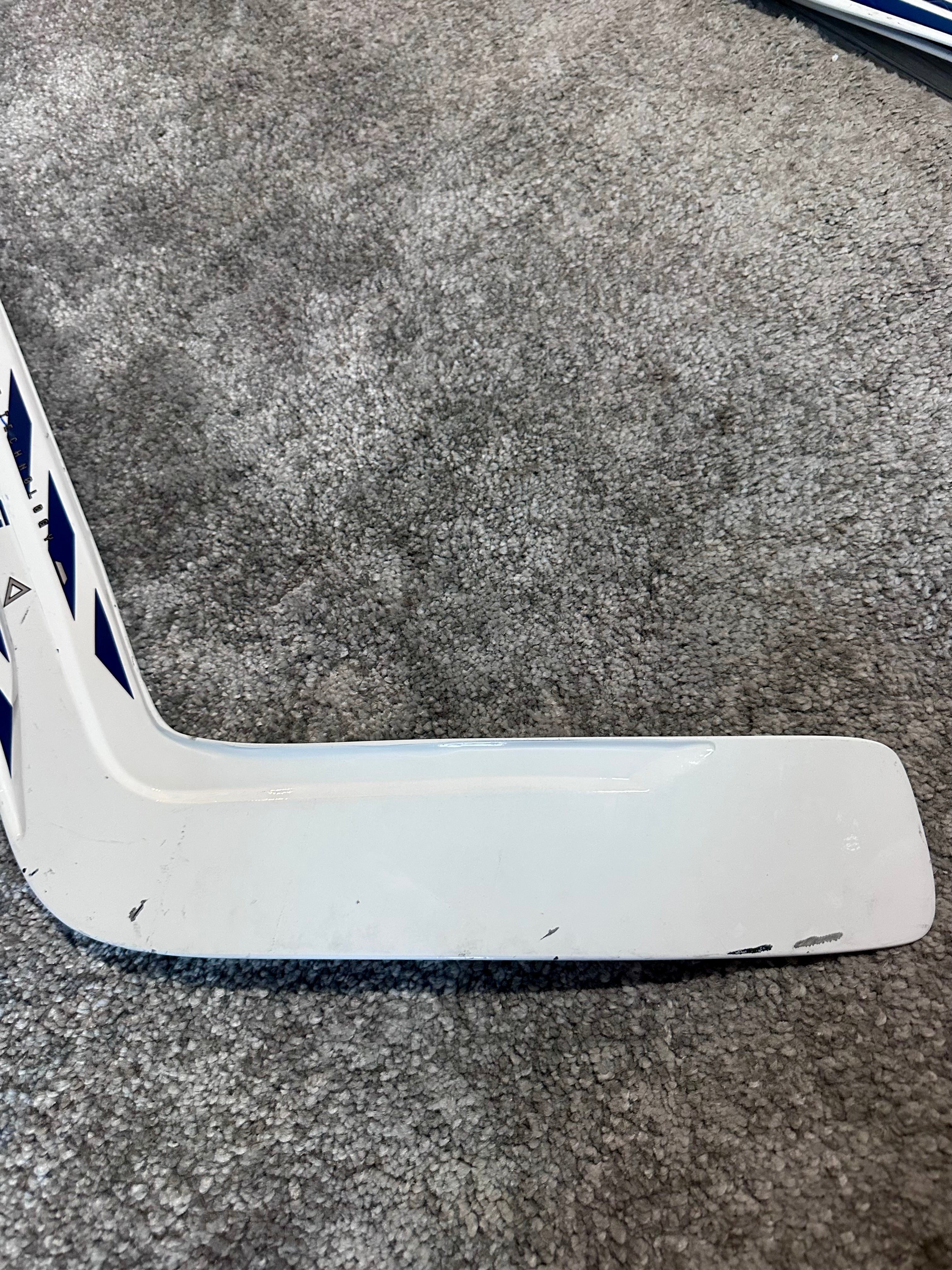 NCAA Bauer Shadow Full Right 24" White Pro Stock Goalie Stick #4
