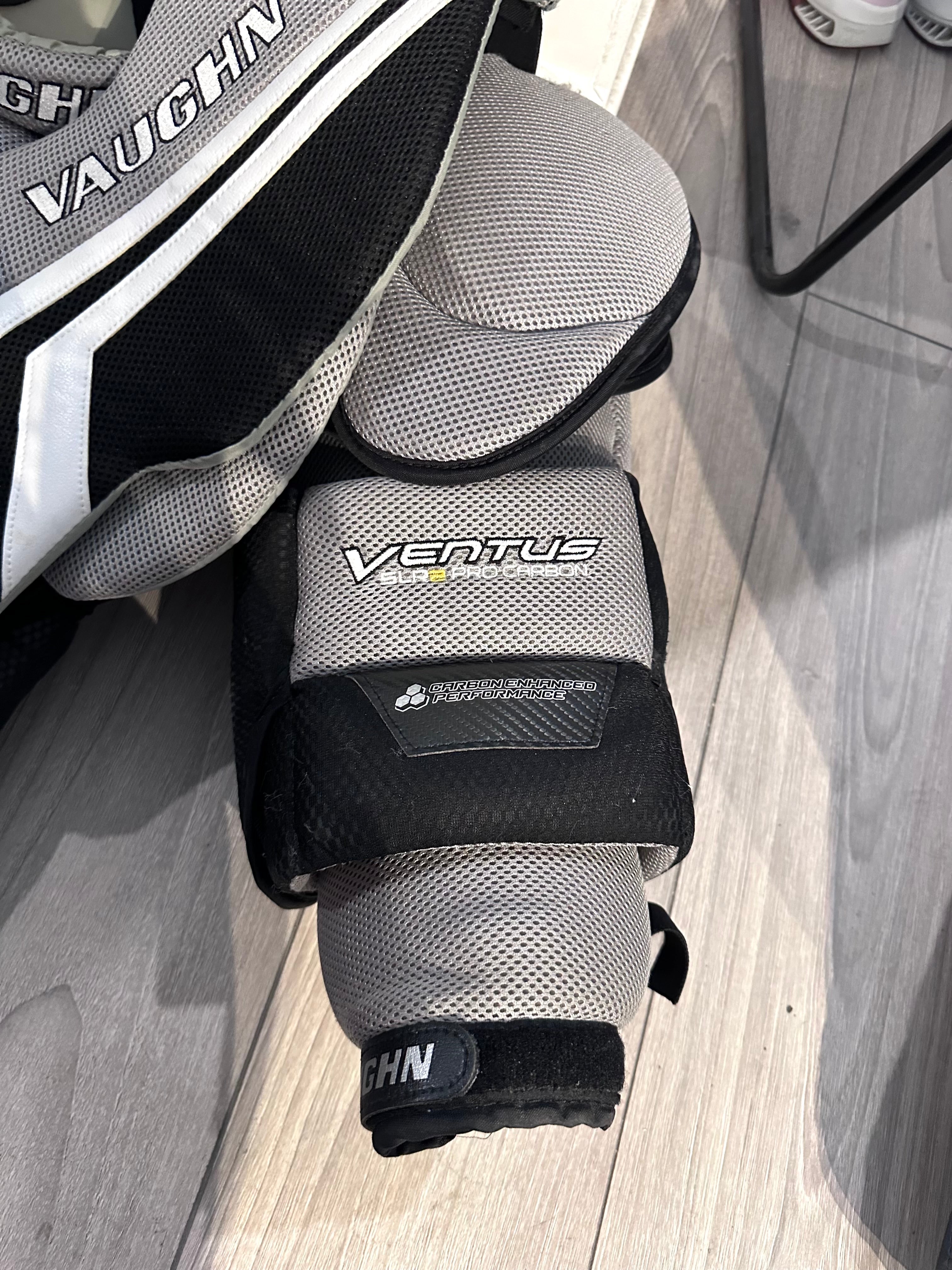 Vaughn SLR 2 Pro Carbon senior Goalie Chest Protector