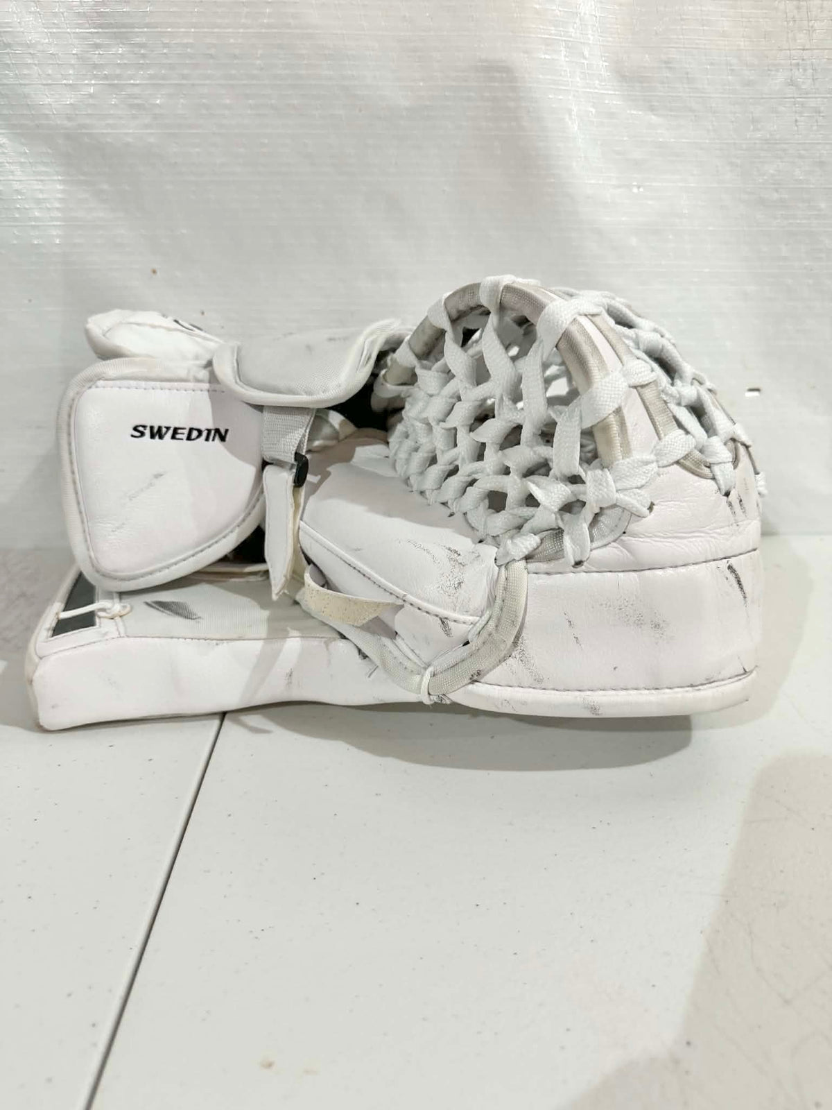 Bauer Vapor Hyperlite 2 Regular Pro Stock goalie glove