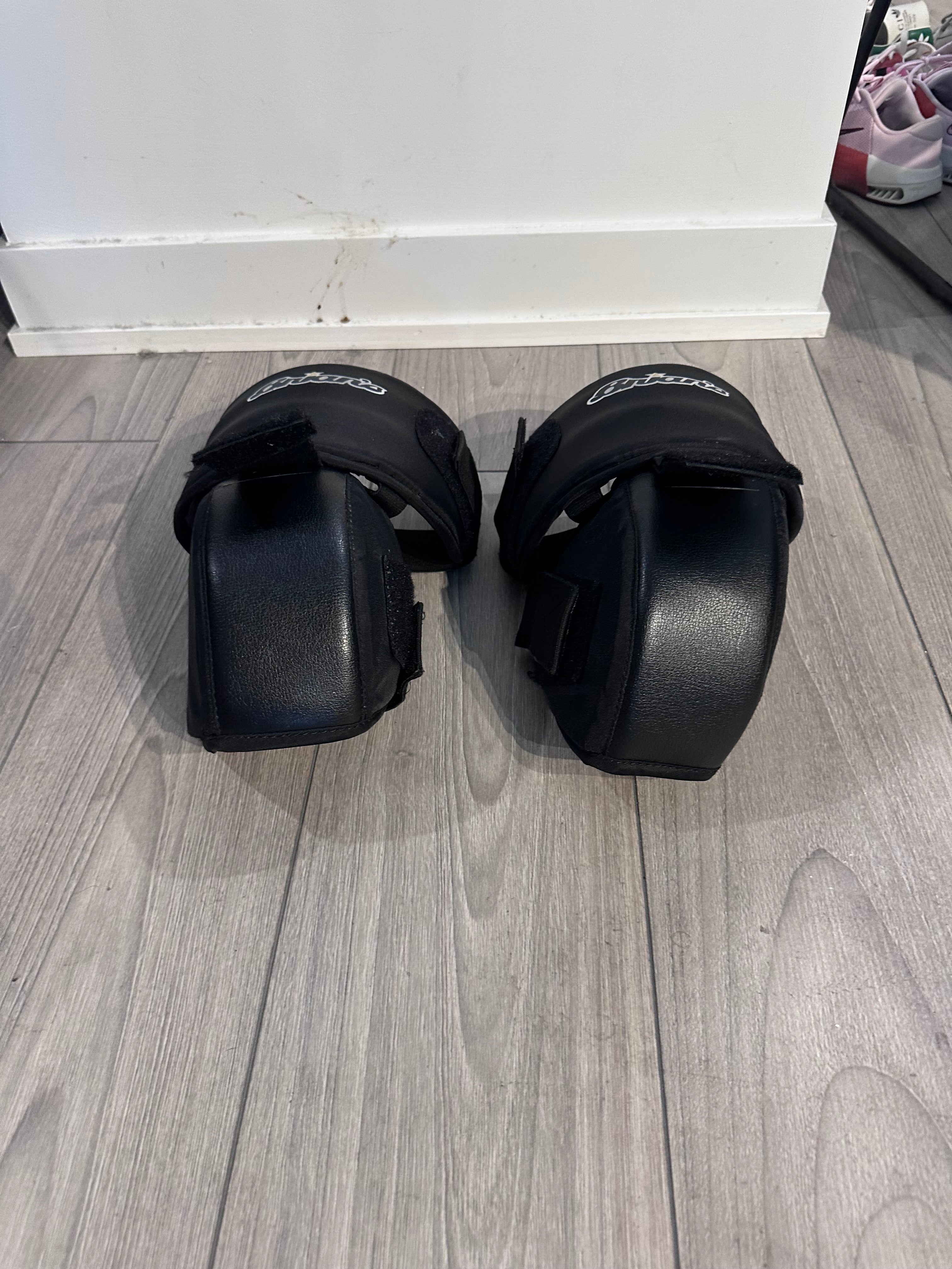 Brian’s intermediate goalie knee pads / guard
