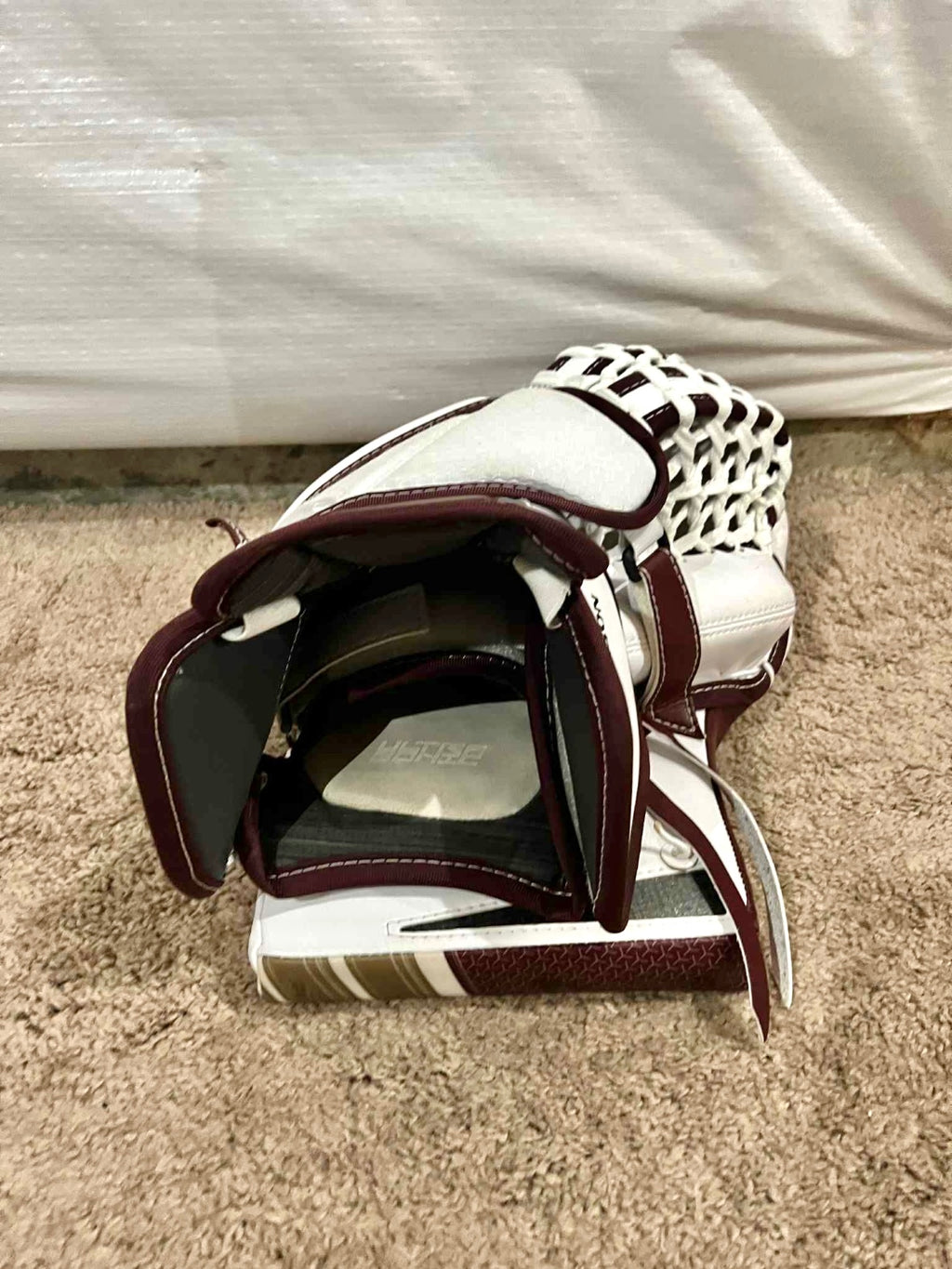 Bauer supreme ultrasonic goalie glove