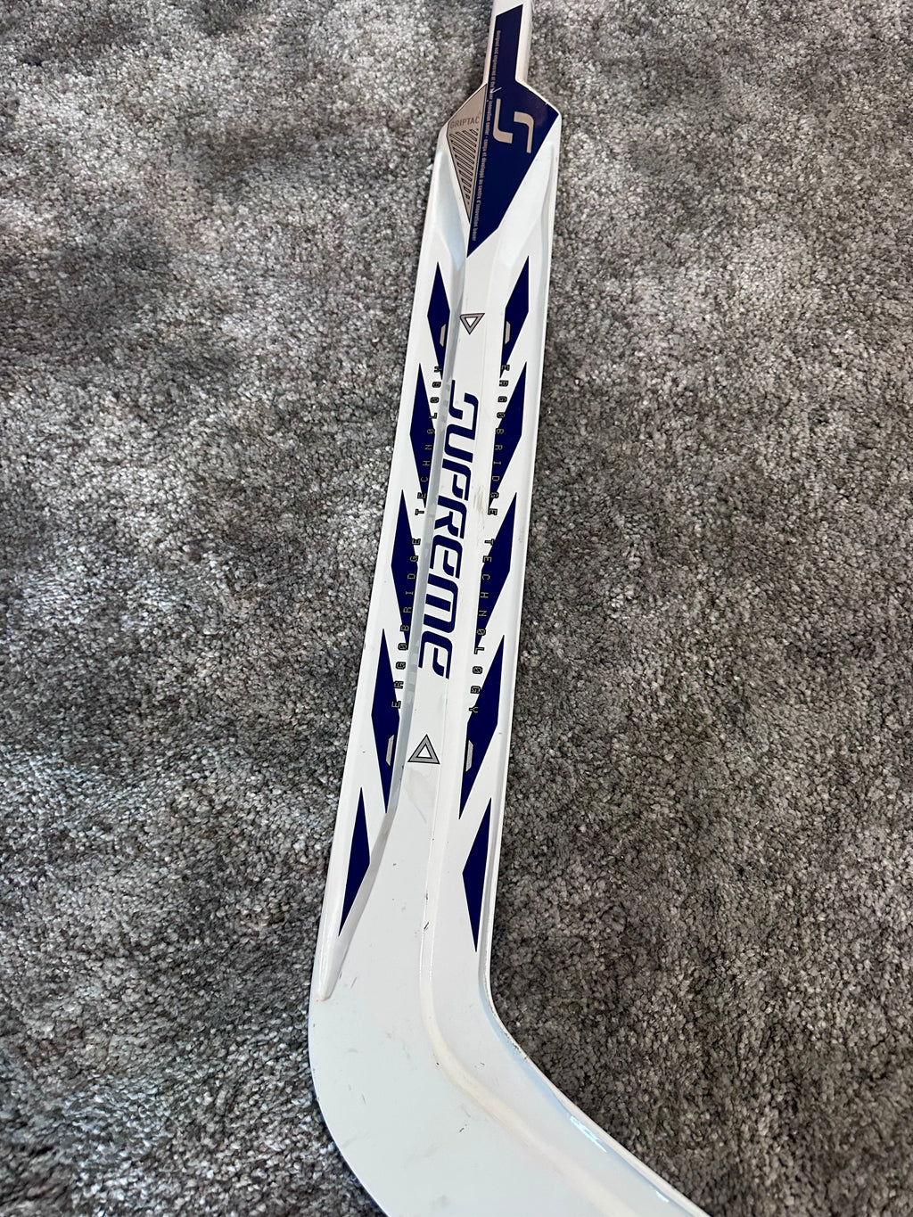 NCAA Bauer Shadow Full Right 24" White Pro Stock Goalie Stick #7