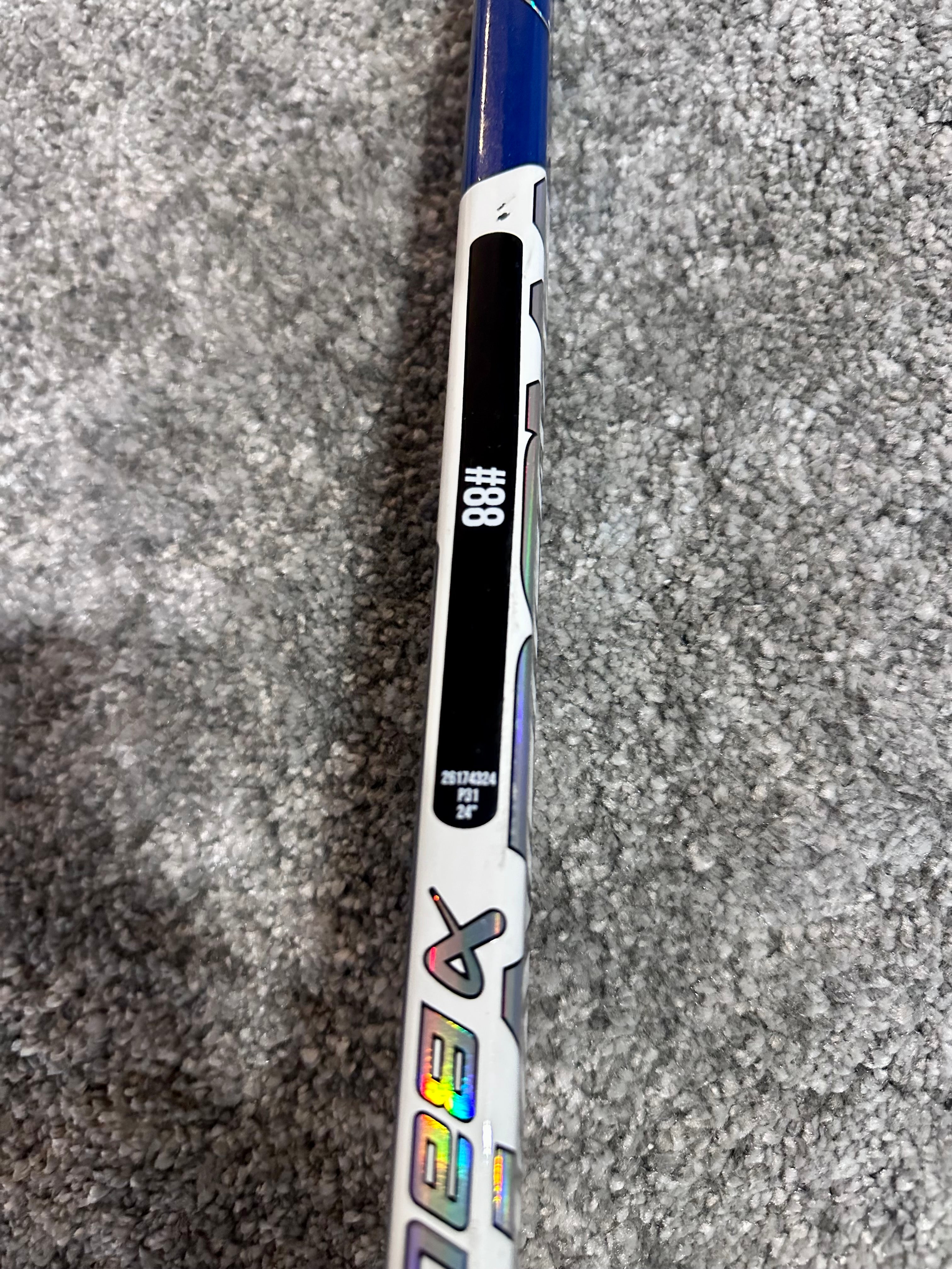 NCAA Bauer Shadow Full Right 24" White Pro Stock Goalie Stick #5