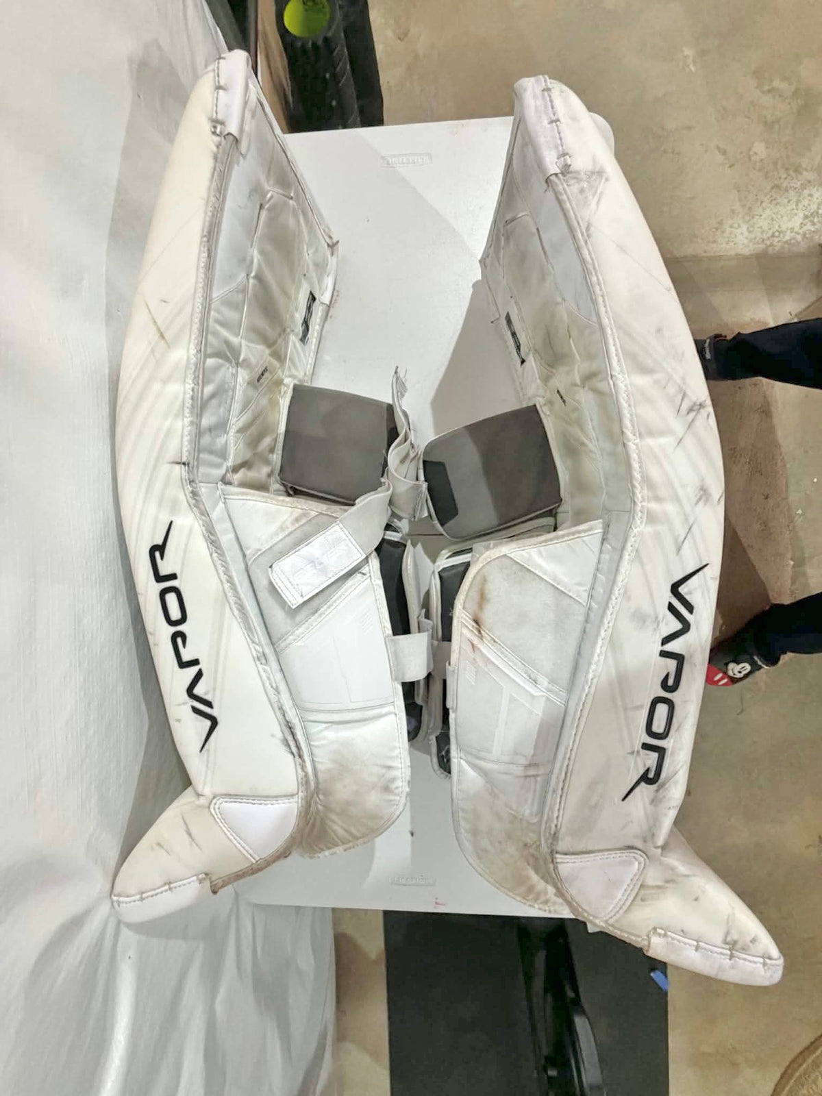 Bauer Hyperlite 2/Mach Regular 35+1 Goalie Pro stock Full Set