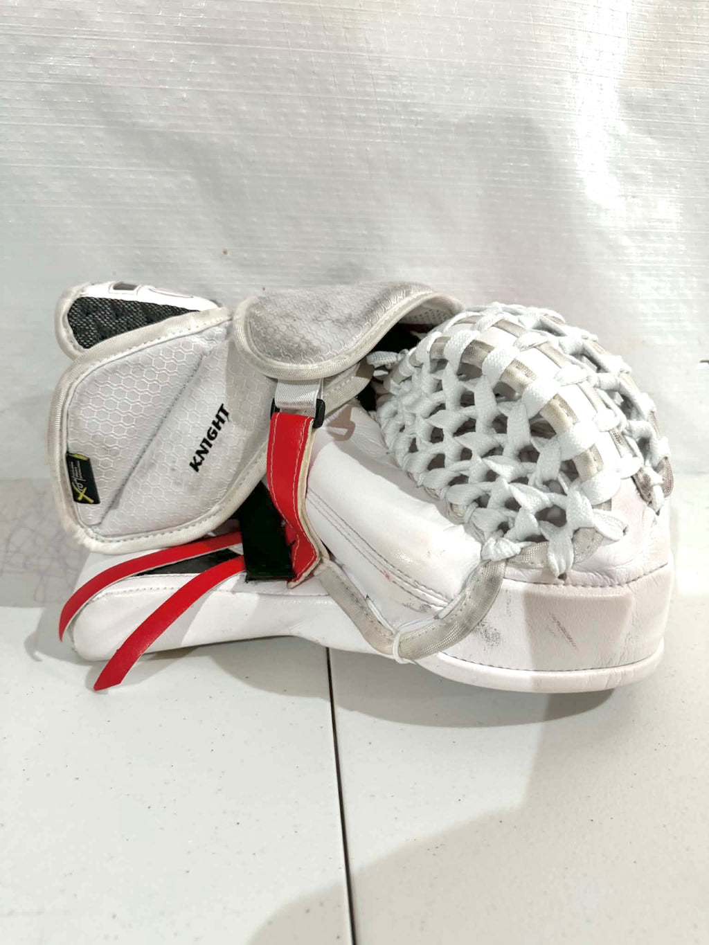 NHL return Bauer Vapor Hyperlite Regular Pro Stock goalie glove